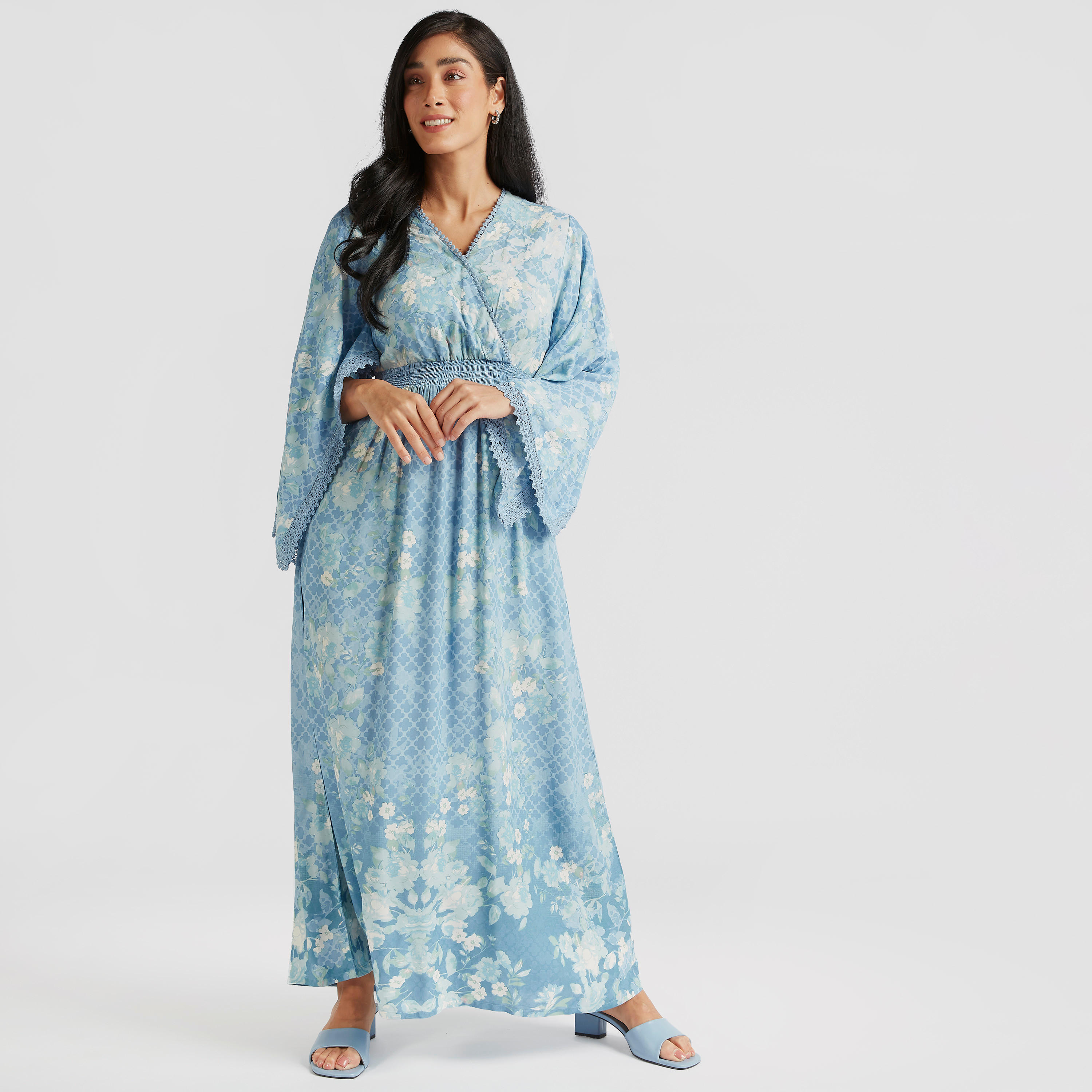 فستان طويل بطبعات أزهار وأكمام واسعة وتفاصيل دانتيل-women-clothing-dresses-image-1