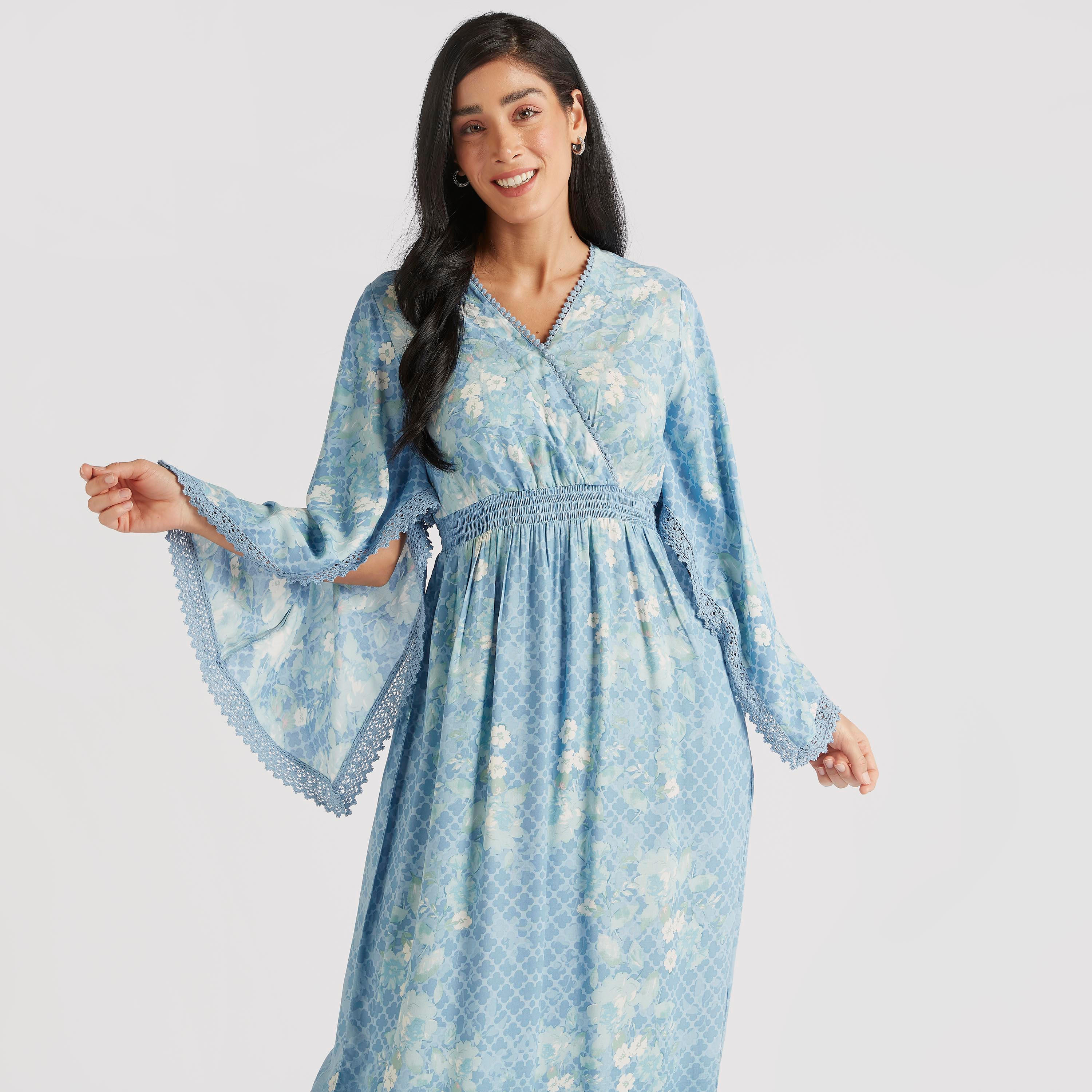 فستان طويل بطبعات أزهار وأكمام واسعة وتفاصيل دانتيل-women-clothing-dresses-image-2