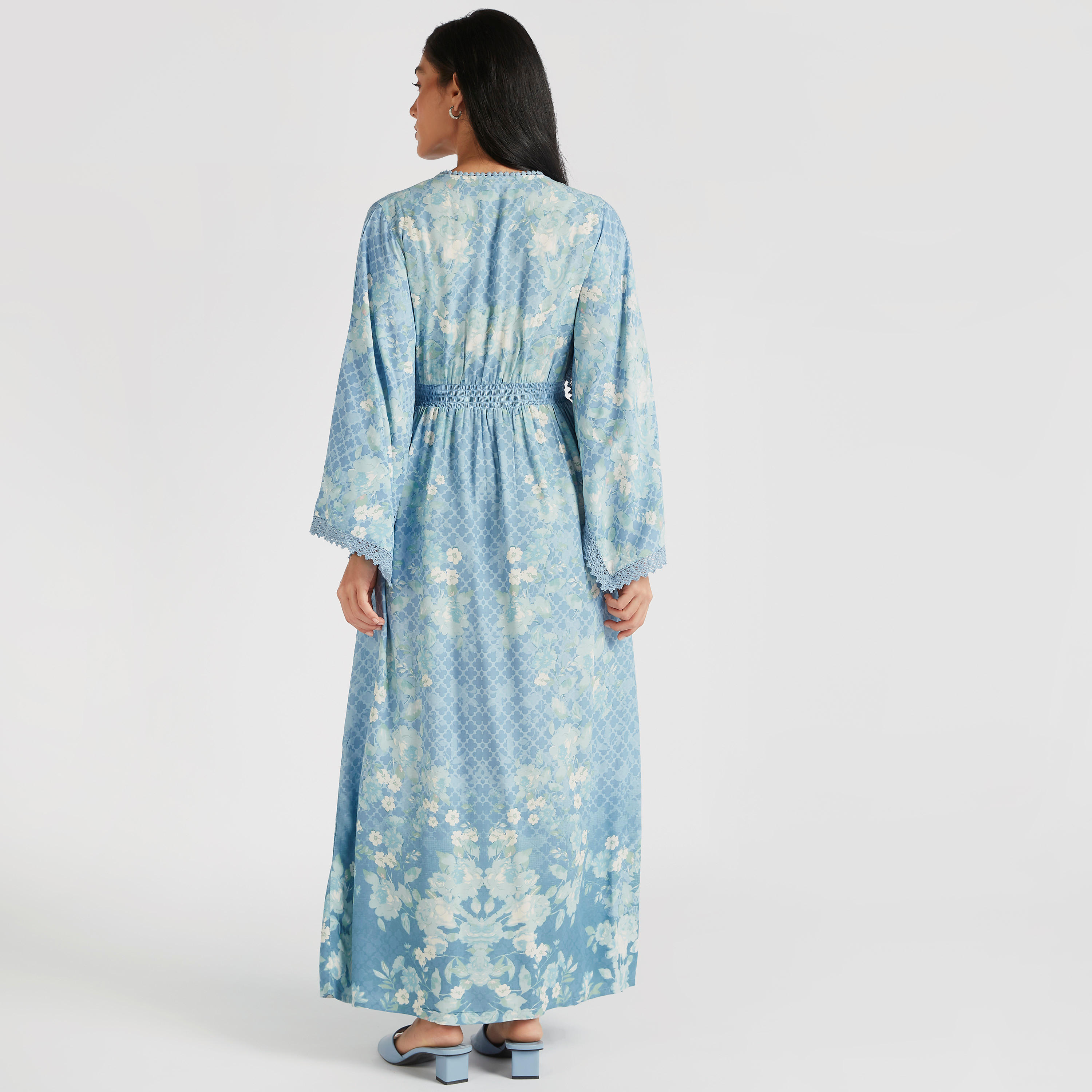 فستان طويل بطبعات أزهار وأكمام واسعة وتفاصيل دانتيل-women-clothing-dresses-image-4