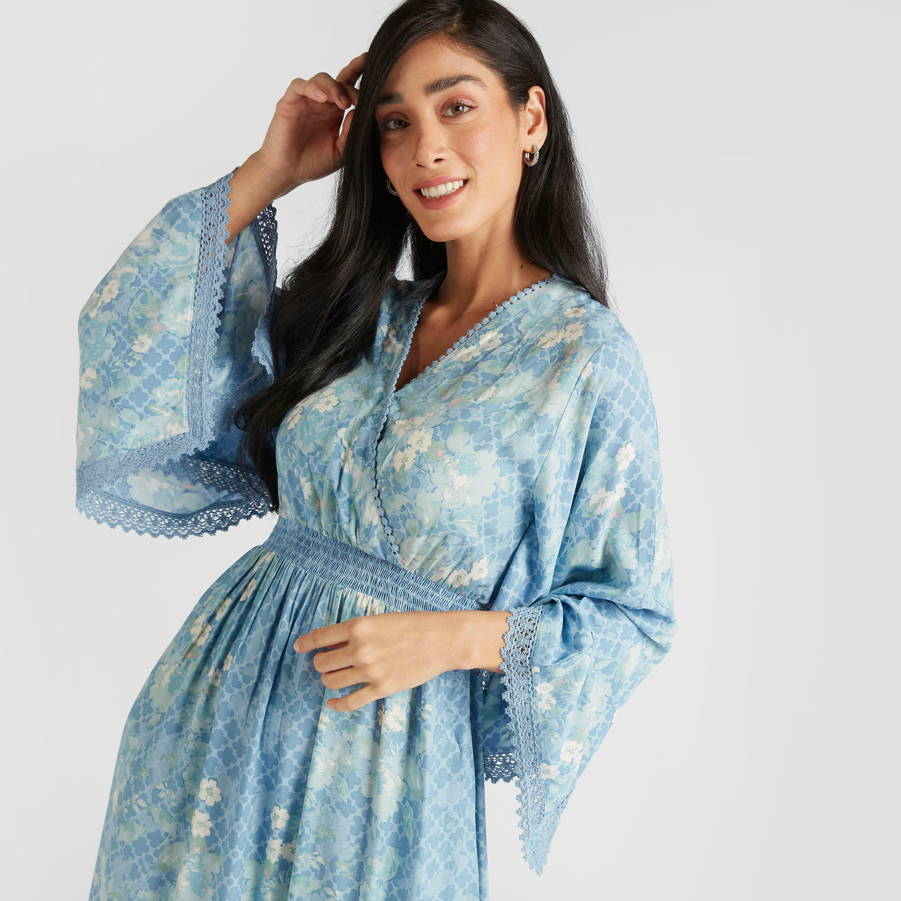 فستان طويل بطبعات أزهار وأكمام واسعة وتفاصيل دانتيل-women-clothing-dresses-image-7