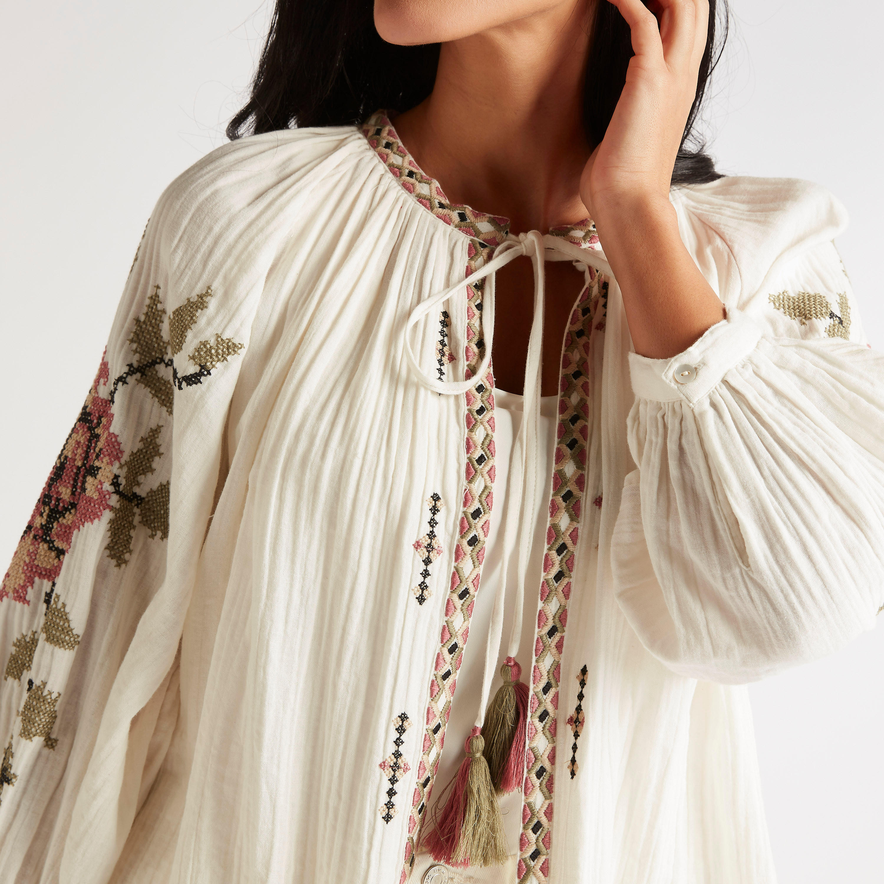 بلوزة مطرزة بأكمام طويلة وربطة عنق-women-clothing-shirtsandblouses-blouses-image-3