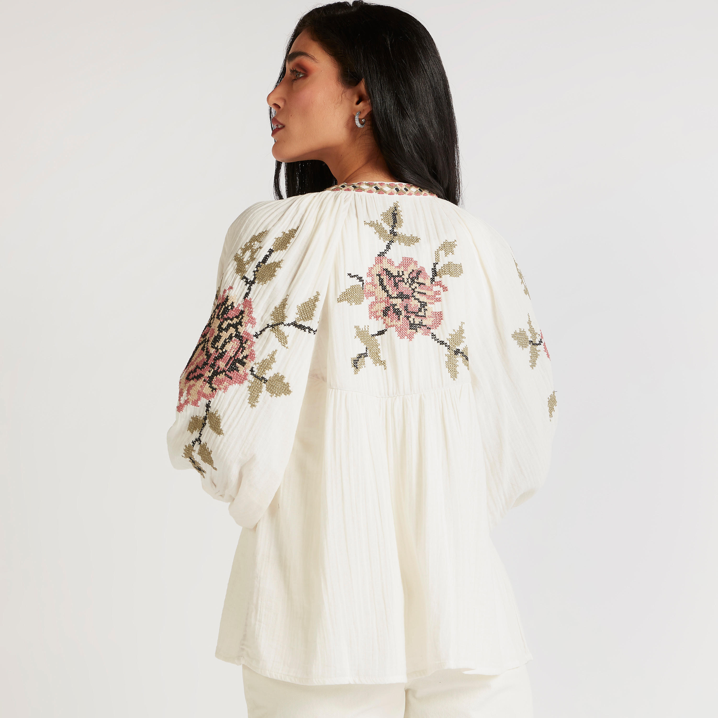 بلوزة مطرزة بأكمام طويلة وربطة عنق-women-clothing-shirtsandblouses-blouses-image-4