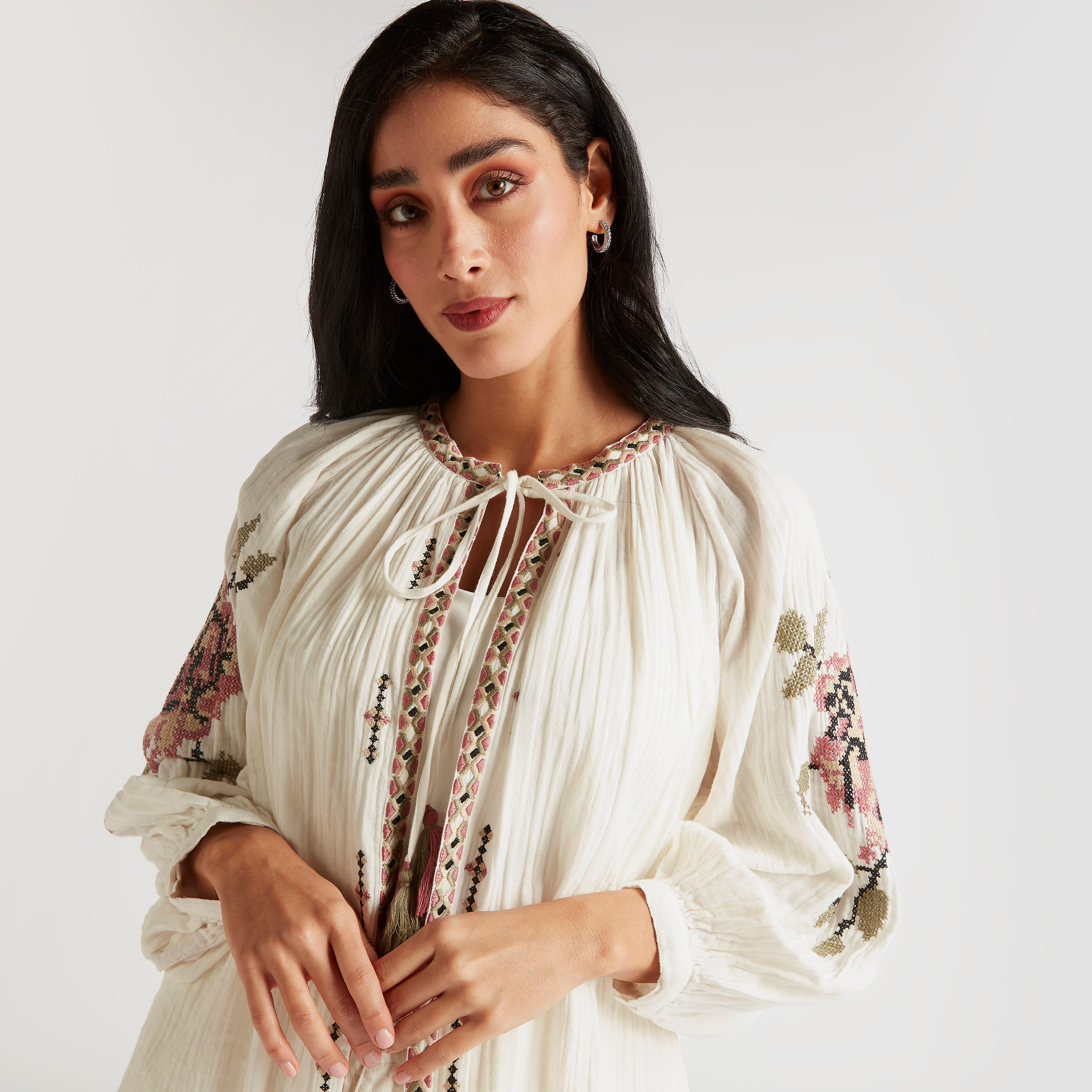 بلوزة مطرزة بأكمام طويلة وربطة عنق-women-clothing-shirtsandblouses-blouses-image-5