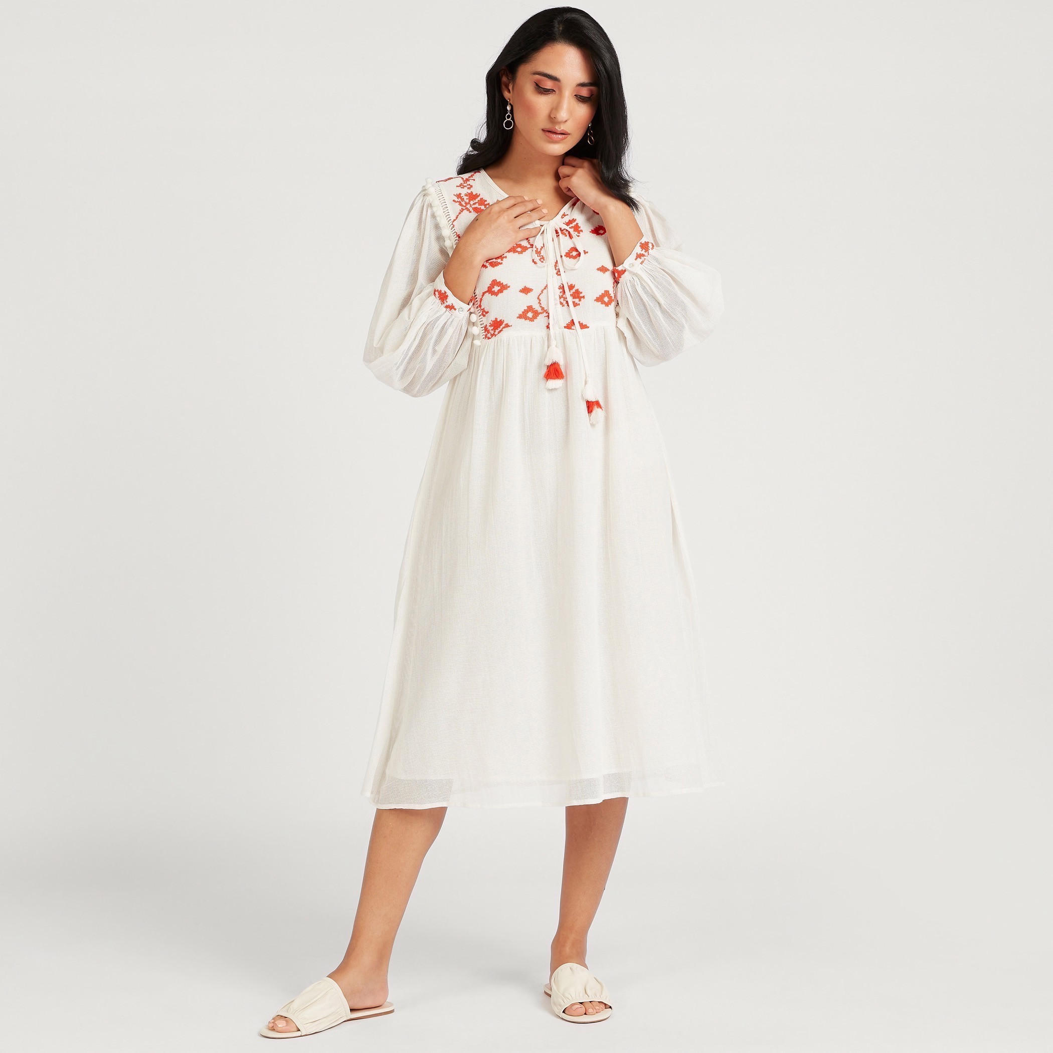 فستان ميدي إيه لاين مطرز بياقة V وأكمام طويلة-women-clothing-dresses-image-1