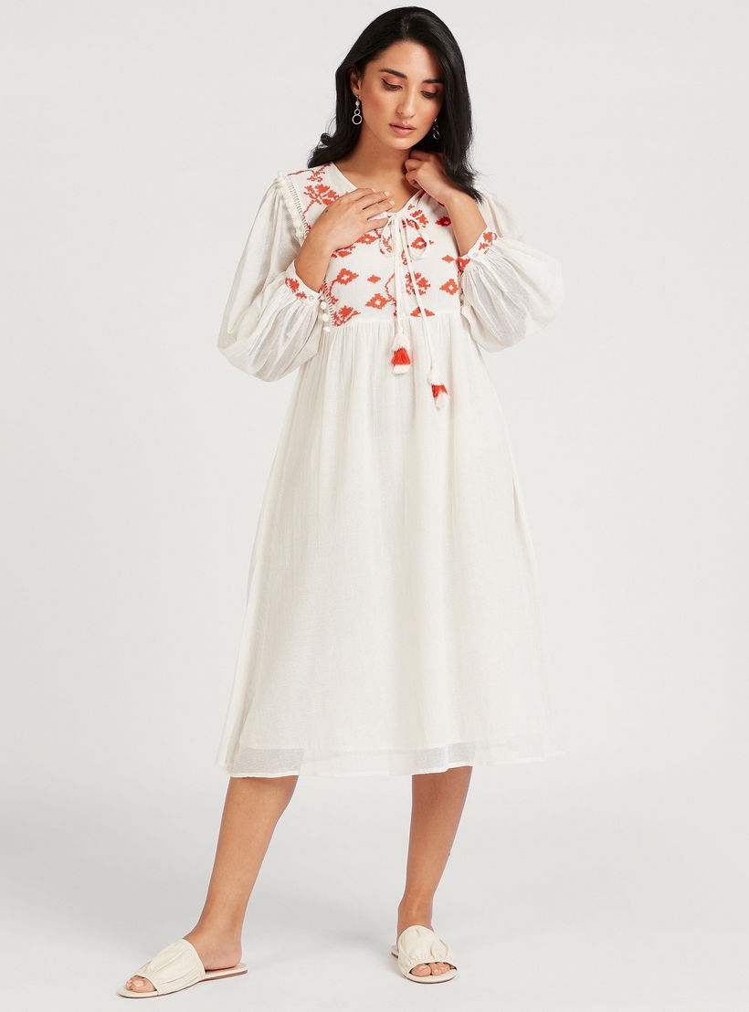 فستان ميدي إيه لاين مطرز بياقة V وأكمام طويلة-women-clothing-dresses-image-1