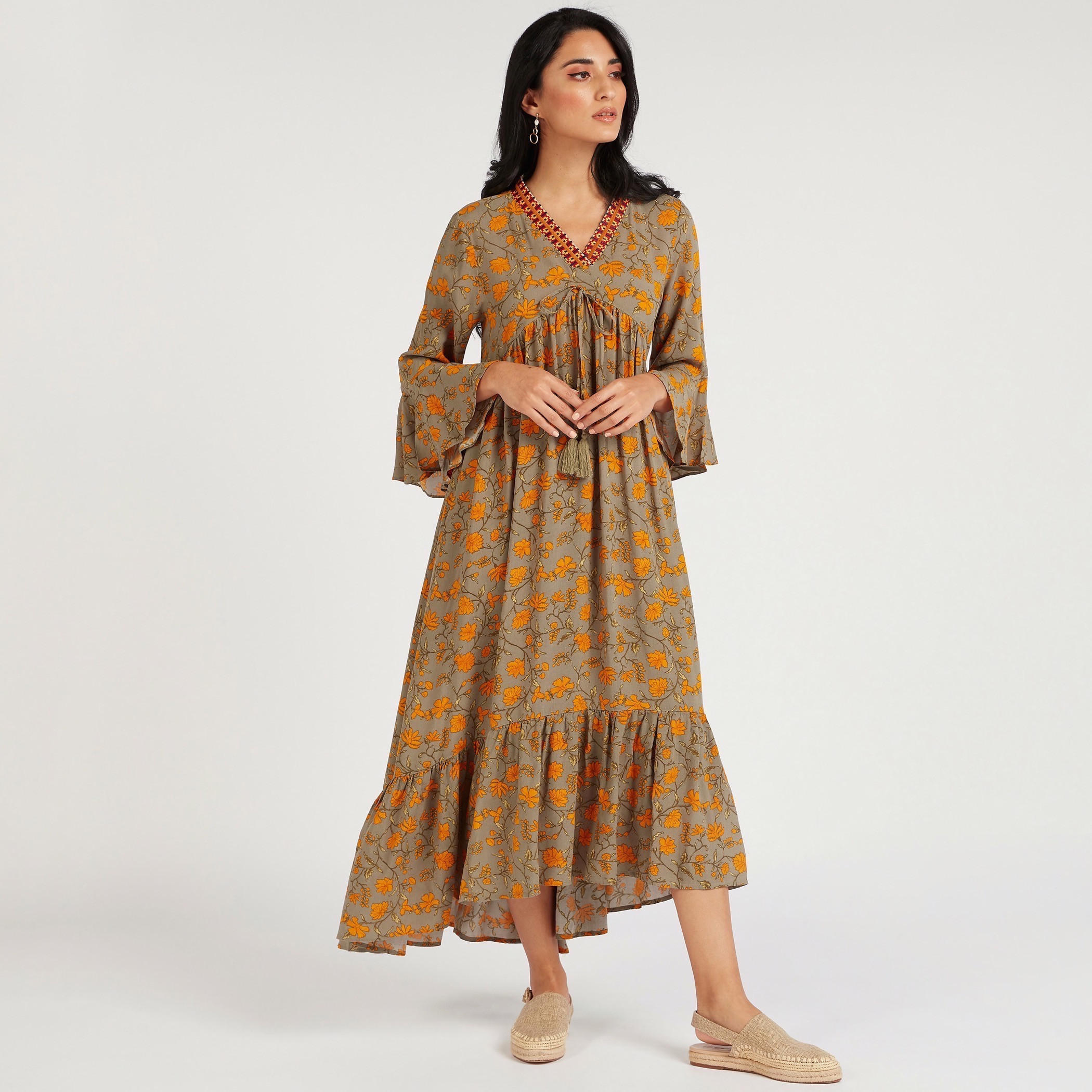 فستان طويل بحوّاف غير مستوية وأكمام واسعة وطبعات زهرية-women-clothing-dresses-image-1