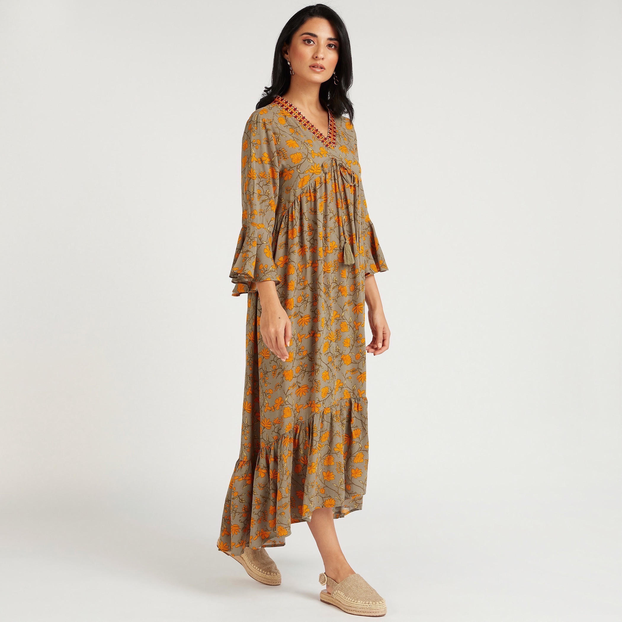 فستان طويل بحوّاف غير مستوية وأكمام واسعة وطبعات زهرية-women-clothing-dresses-image-2