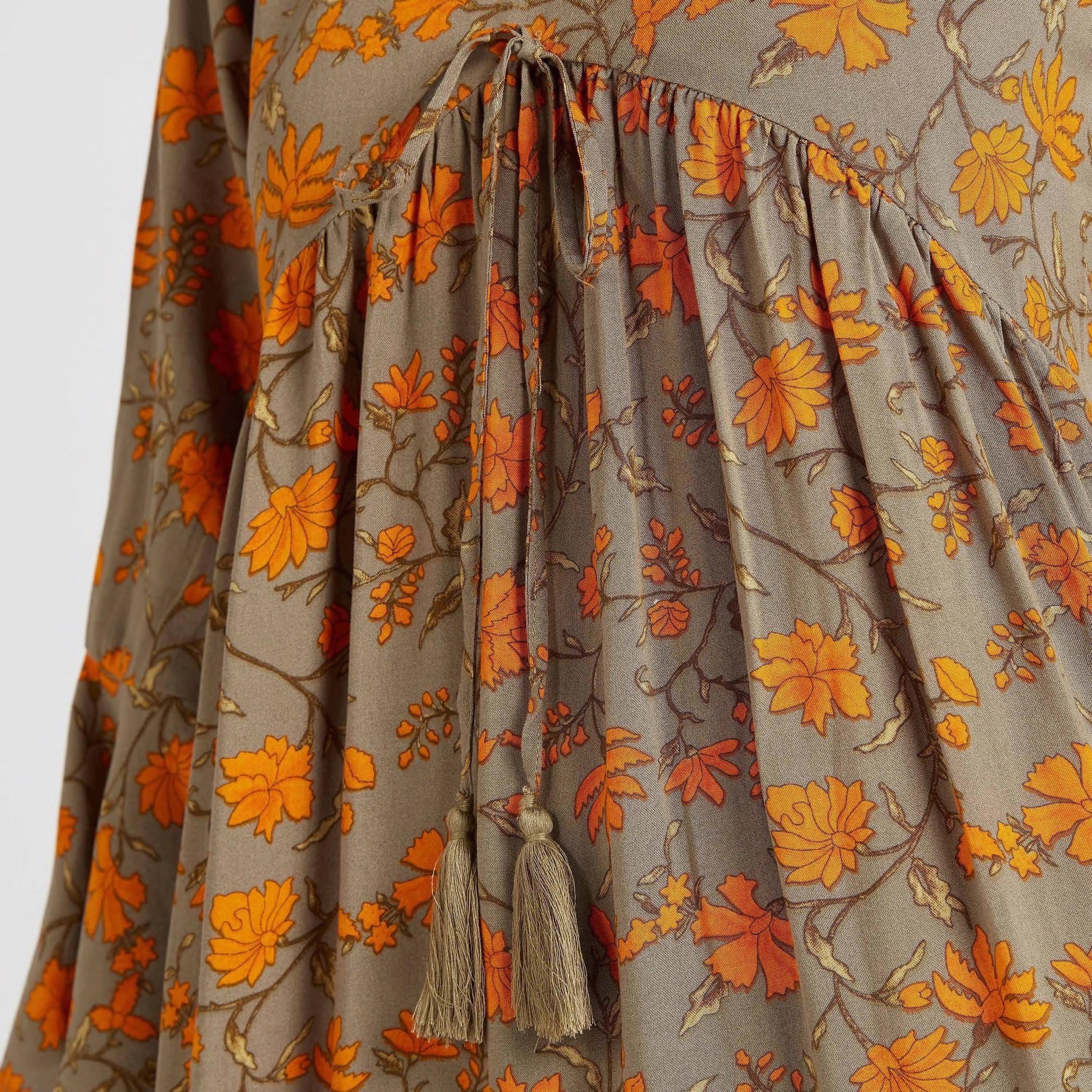 فستان طويل بحوّاف غير مستوية وأكمام واسعة وطبعات زهرية-women-clothing-dresses-image-3