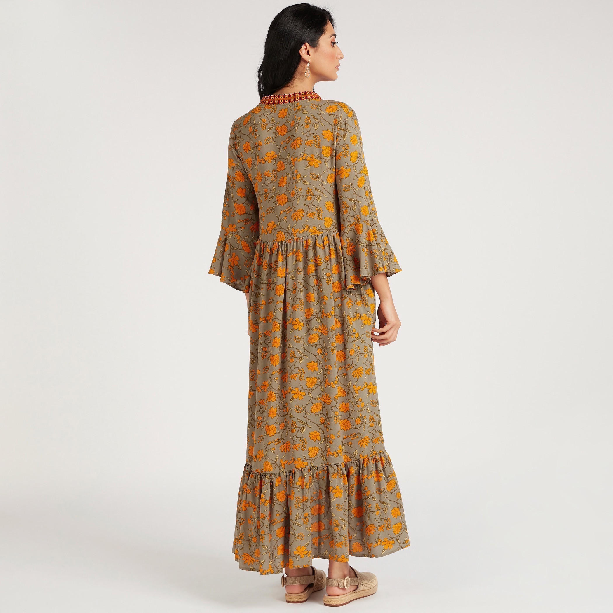 فستان طويل بحوّاف غير مستوية وأكمام واسعة وطبعات زهرية-women-clothing-dresses-image-4