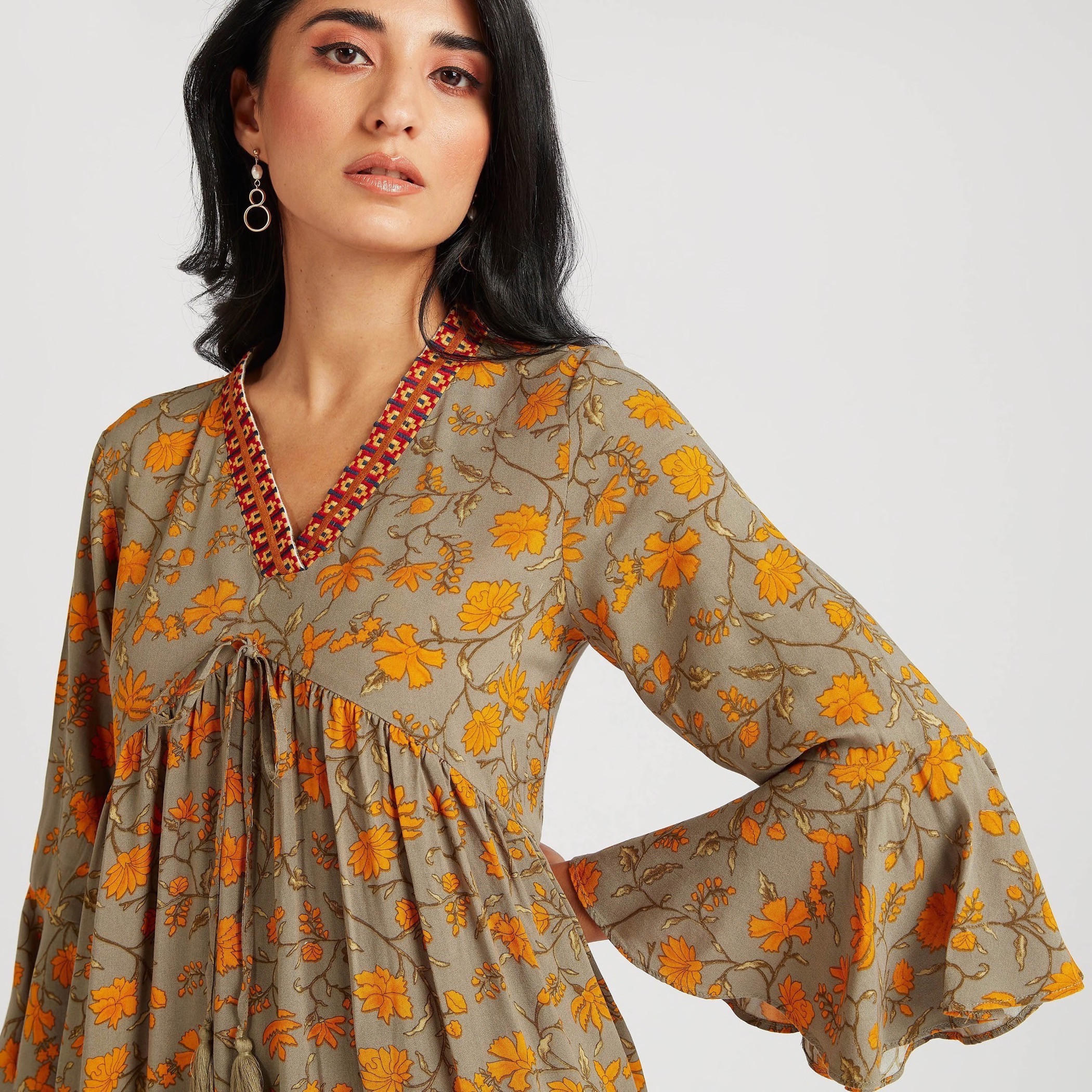 فستان طويل بحوّاف غير مستوية وأكمام واسعة وطبعات زهرية-women-clothing-dresses-image-7