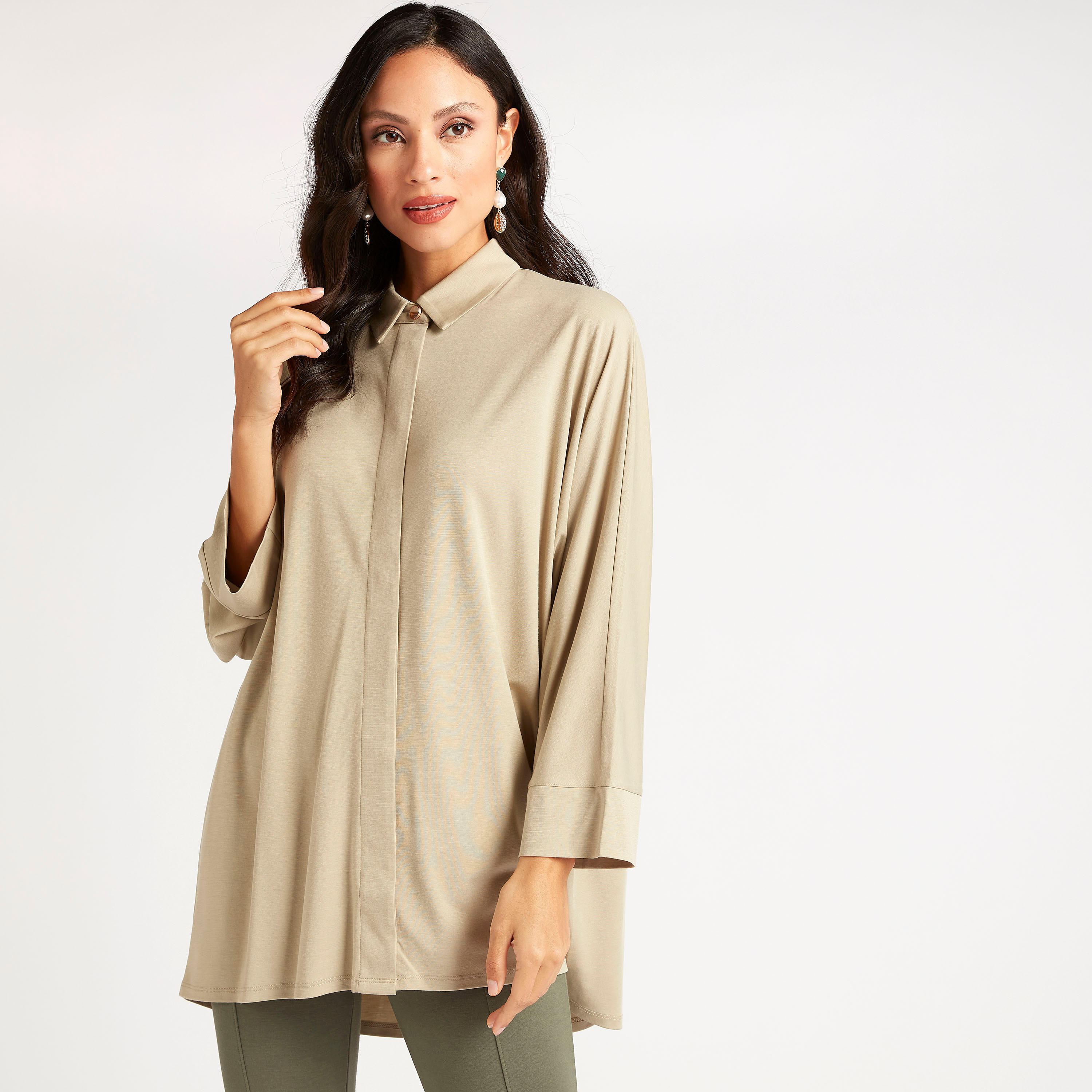 قميص سادة بأكمام طويلة وياقة عادية-women-clothing-shirtsandblouses-shirts-image-5