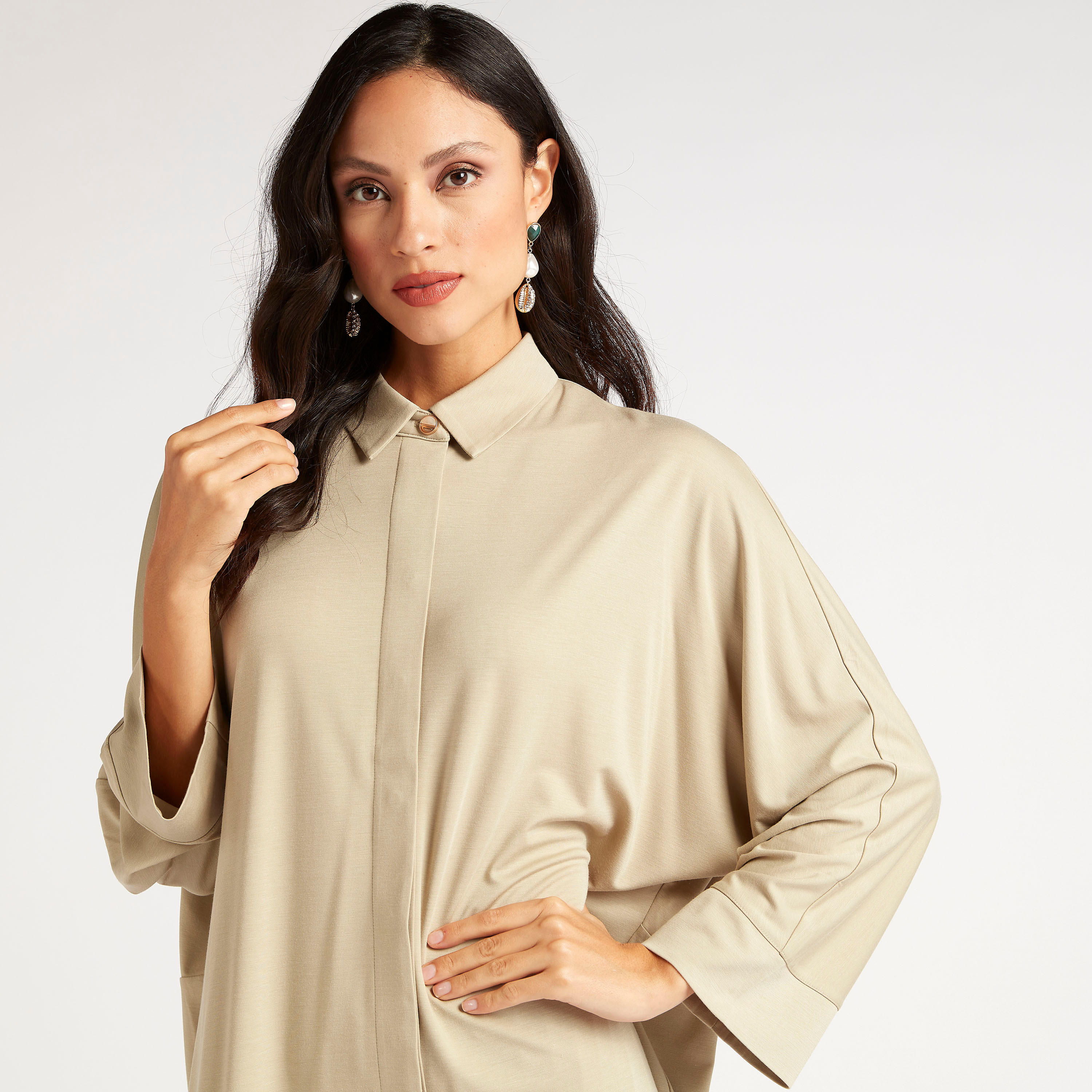 قميص سادة بأكمام طويلة وياقة عادية-women-clothing-shirtsandblouses-shirts-image-1