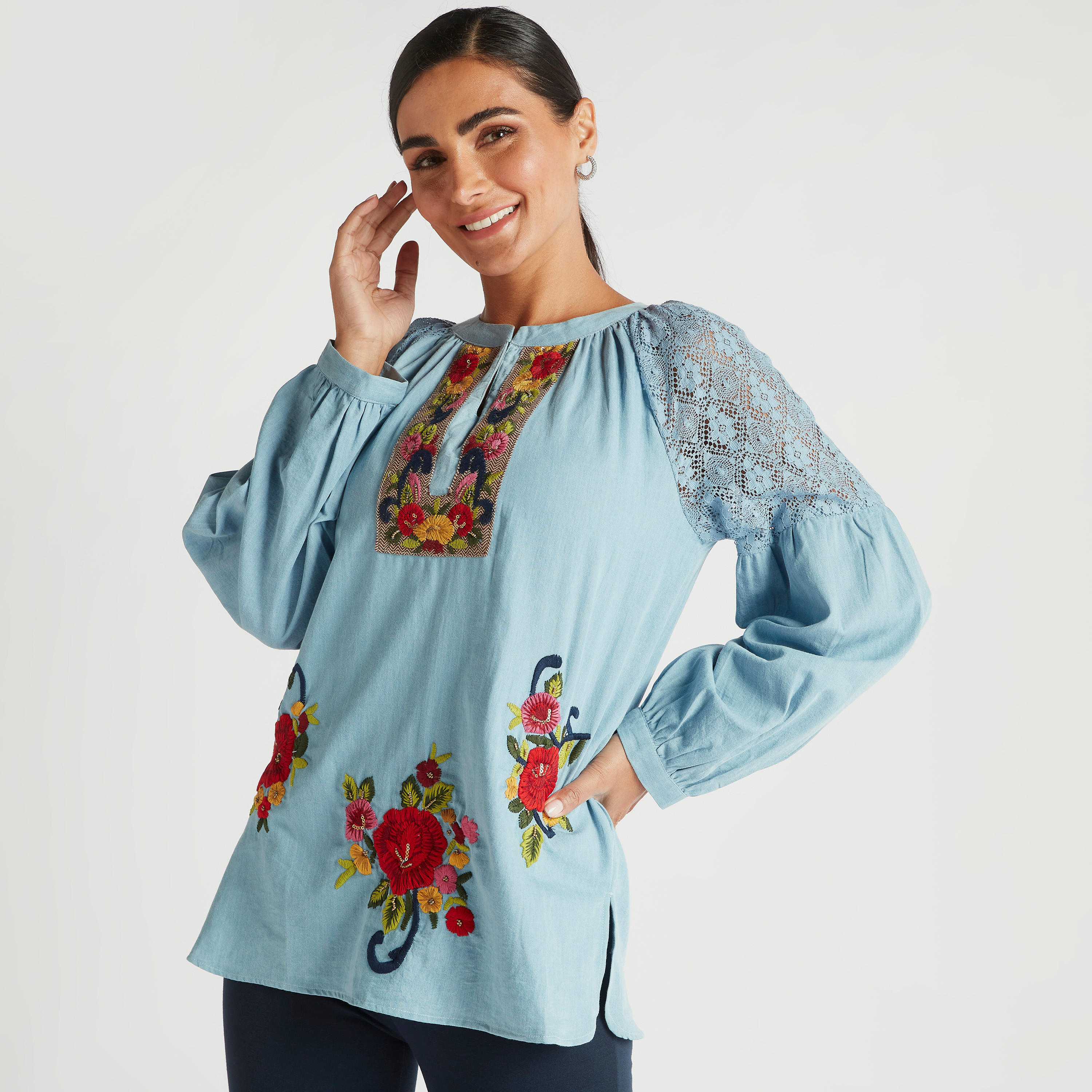 بلوزة مطرّزة بأكمام طويلة وياقة ماندرين-women-clothing-shirtsandblouses-blouses-image-5
