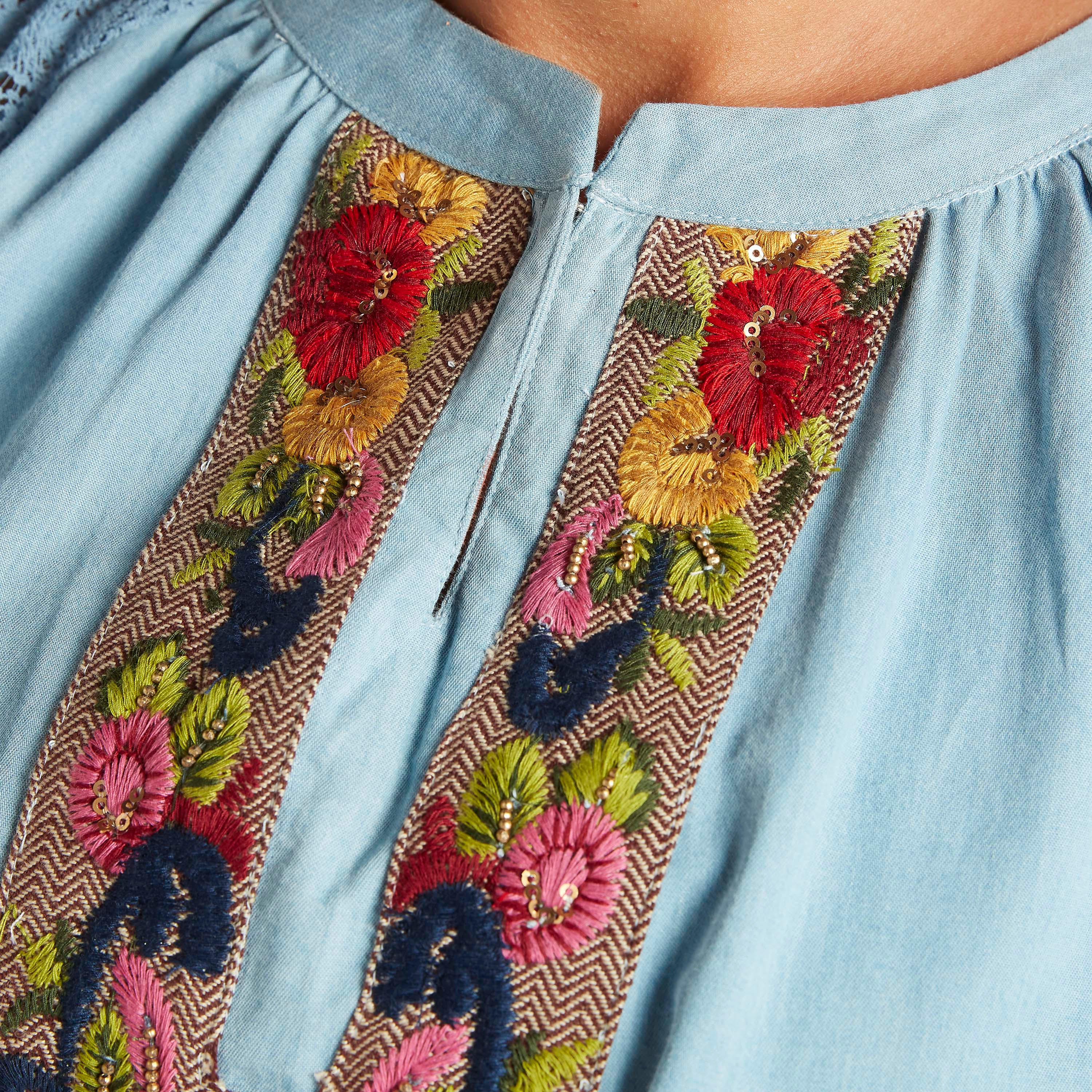 بلوزة مطرّزة بأكمام طويلة وياقة ماندرين-women-clothing-shirtsandblouses-blouses-image-7