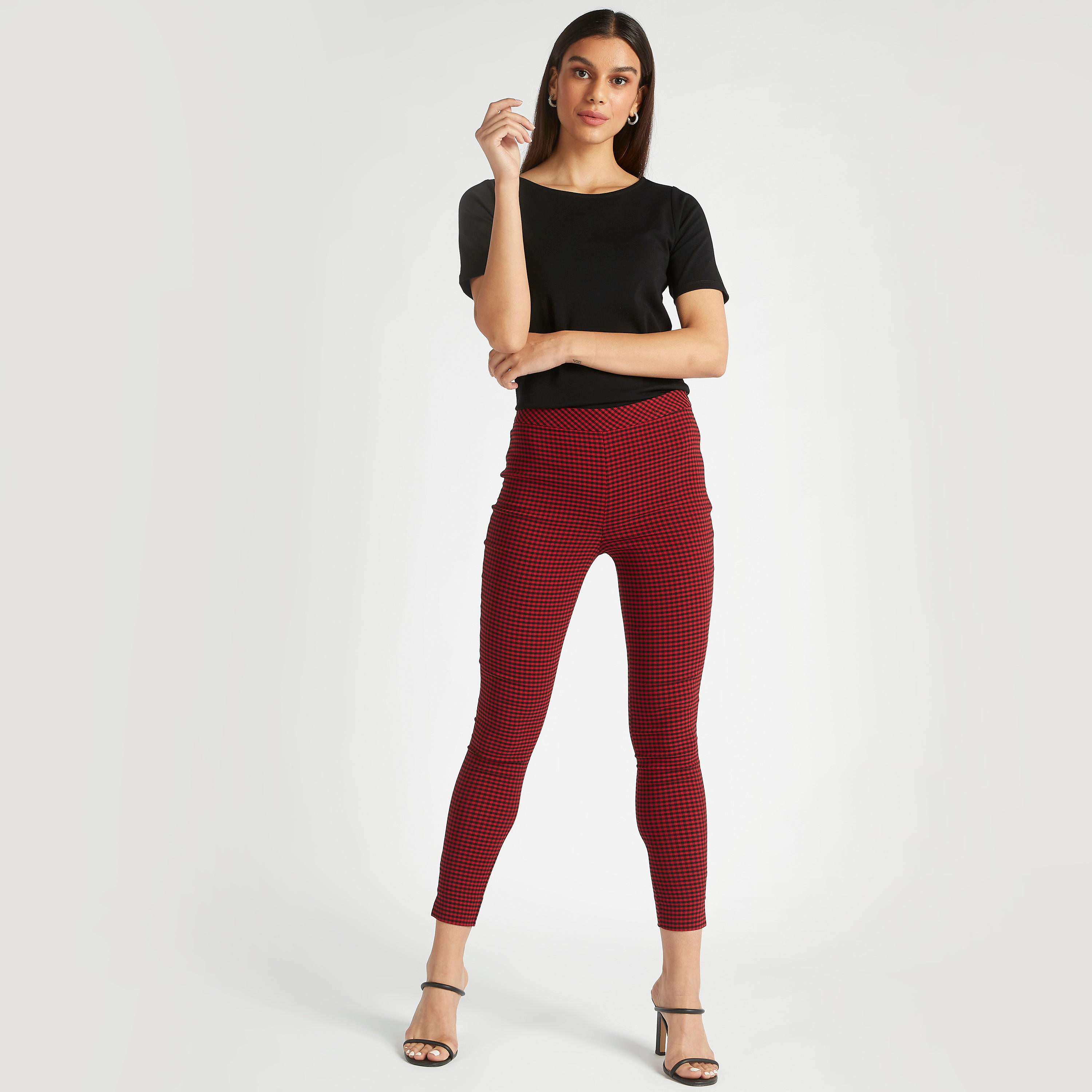 بنطلون تريقنز كاروهات بخصر متوسّط الارتفاع بسحّاب إغلاق وخصر مطّاطي-women-clothing-bottoms-trousers-image-2
