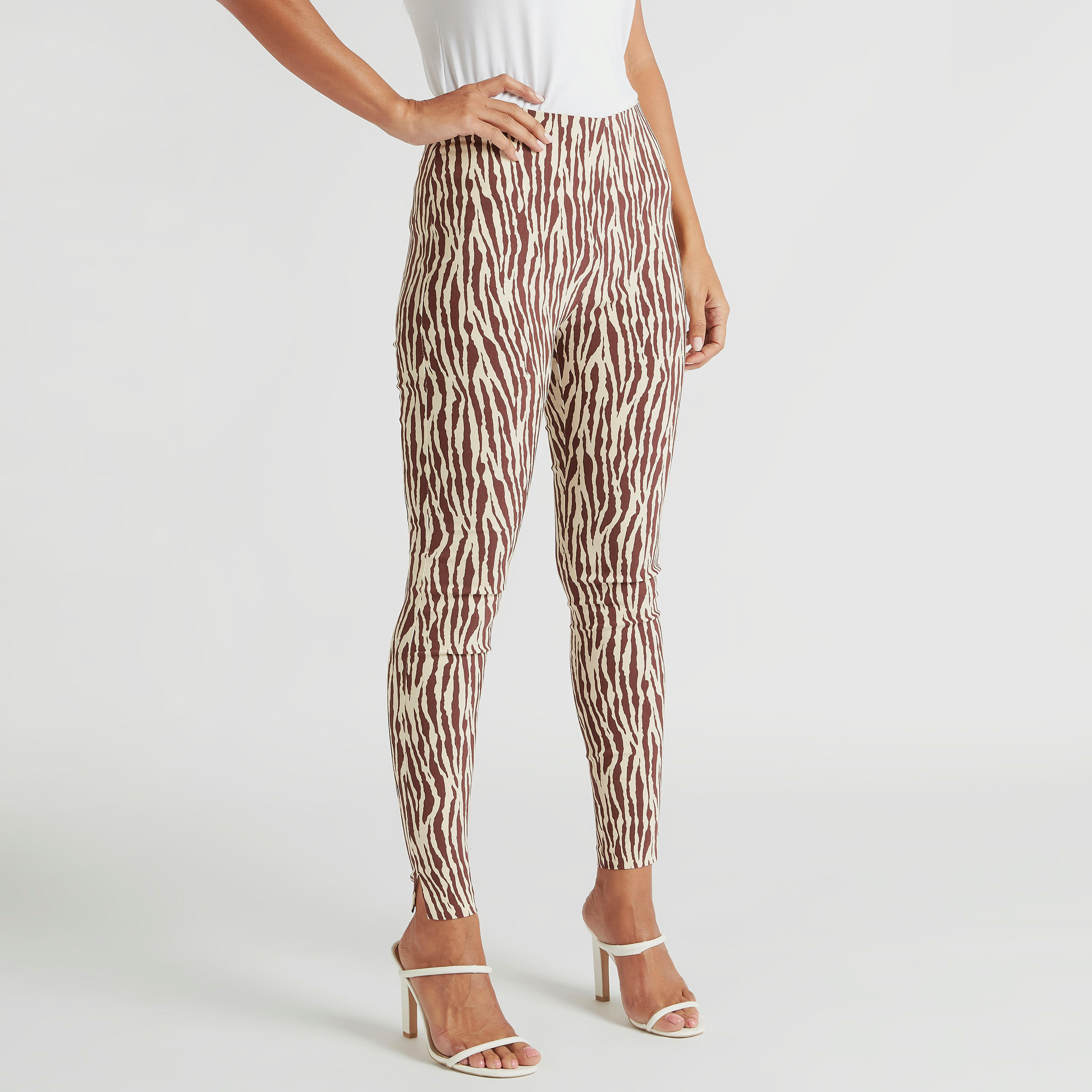 بنطلون تريقنز طويل بطبعات حيوانات بتفاصيل فتحات جانبيّة-women-clothing-bottoms-trousers-image-1