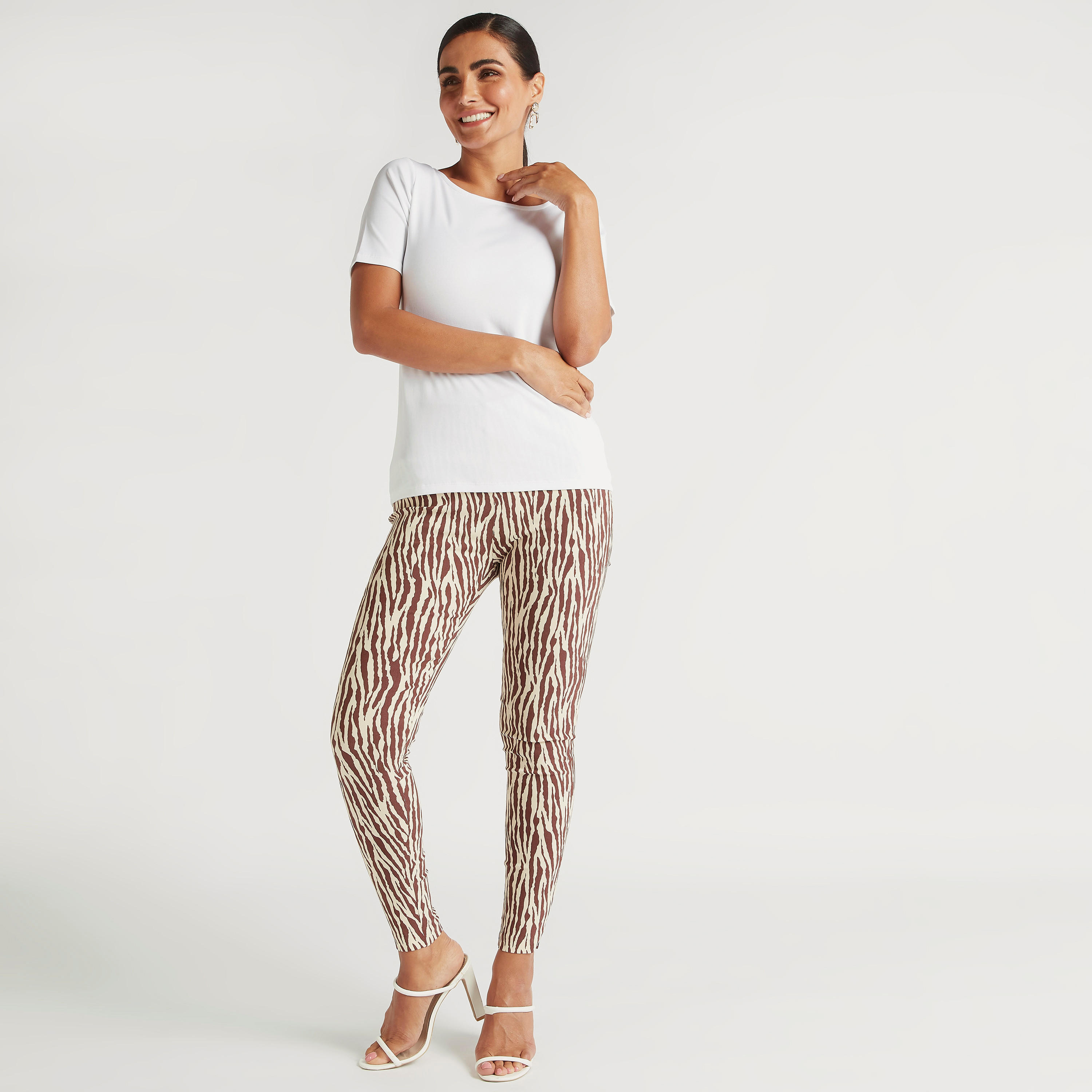 بنطلون تريقنز طويل بطبعات حيوانات بتفاصيل فتحات جانبيّة-women-clothing-bottoms-trousers-image-2