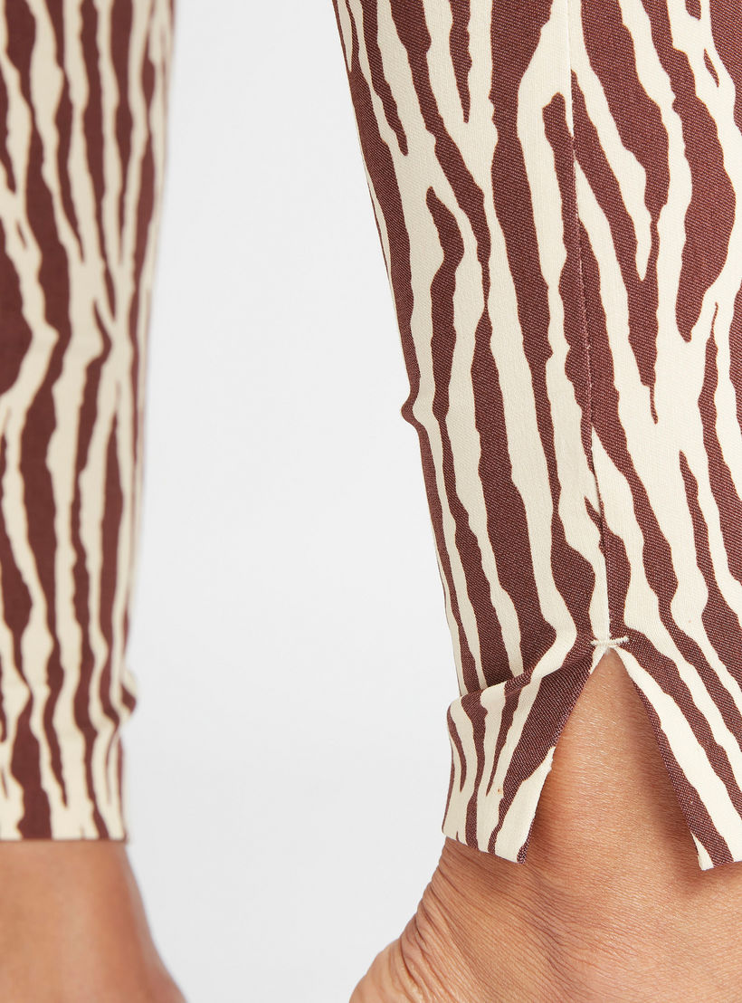 بنطلون تريقنز طويل بطبعات حيوانات بتفاصيل فتحات جانبيّة-women-clothing-bottoms-trousers-image-3