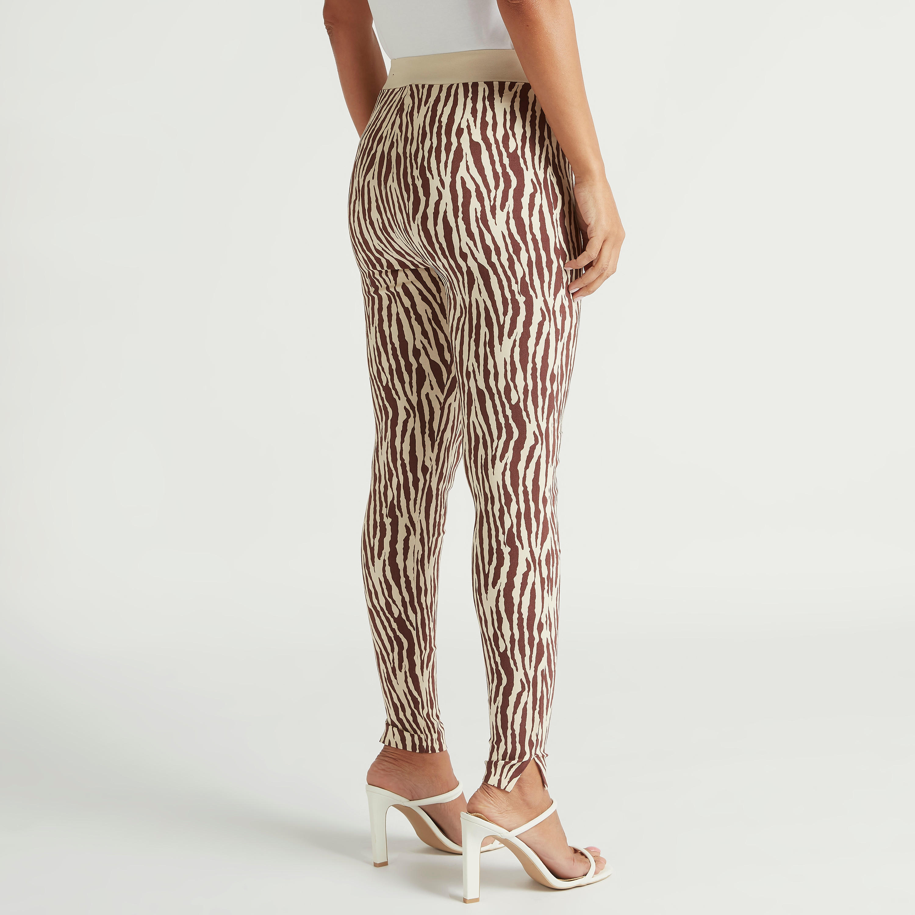 بنطلون تريقنز طويل بطبعات حيوانات بتفاصيل فتحات جانبيّة-women-clothing-bottoms-trousers-image-4