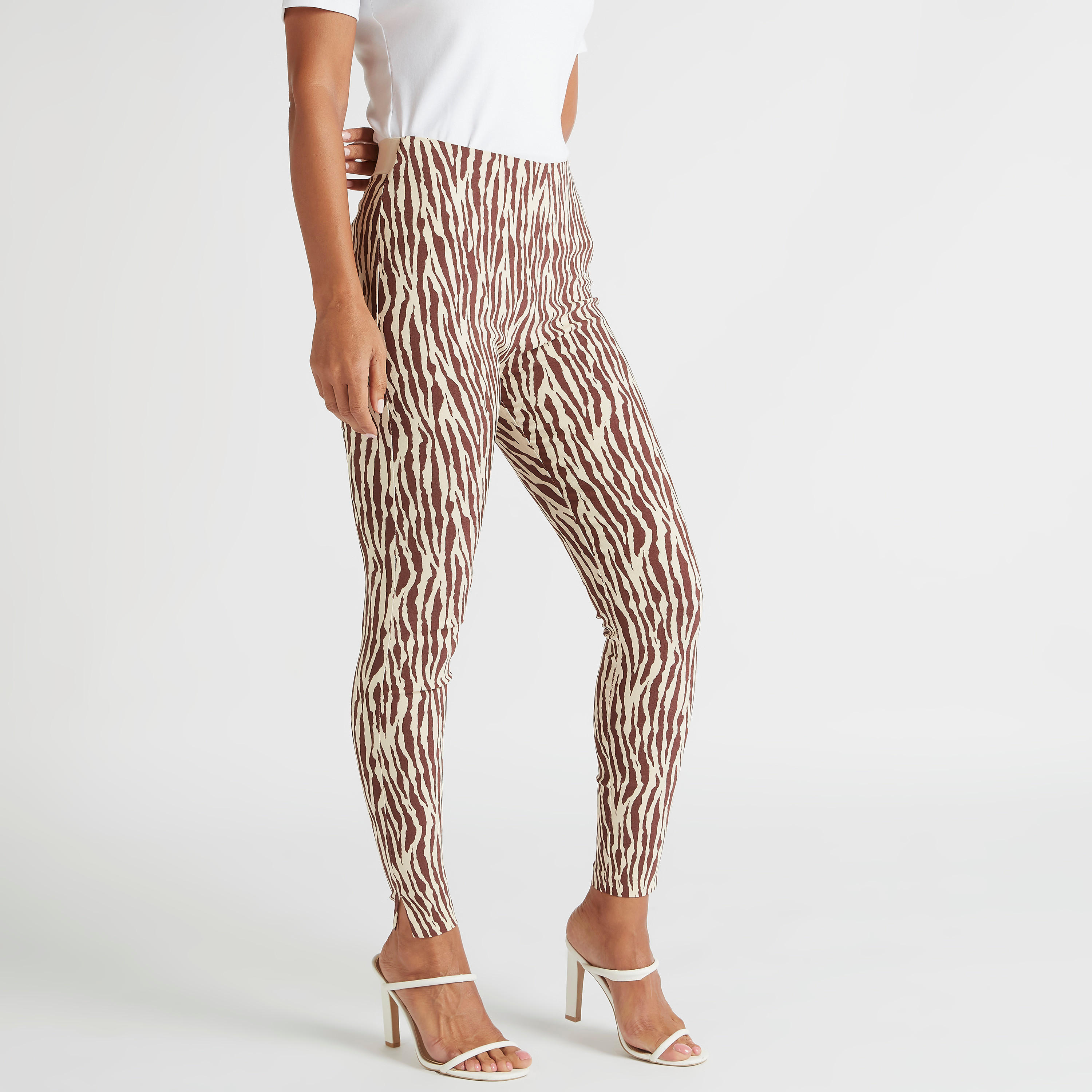 بنطلون تريقنز طويل بطبعات حيوانات بتفاصيل فتحات جانبيّة-women-clothing-bottoms-trousers-image-5