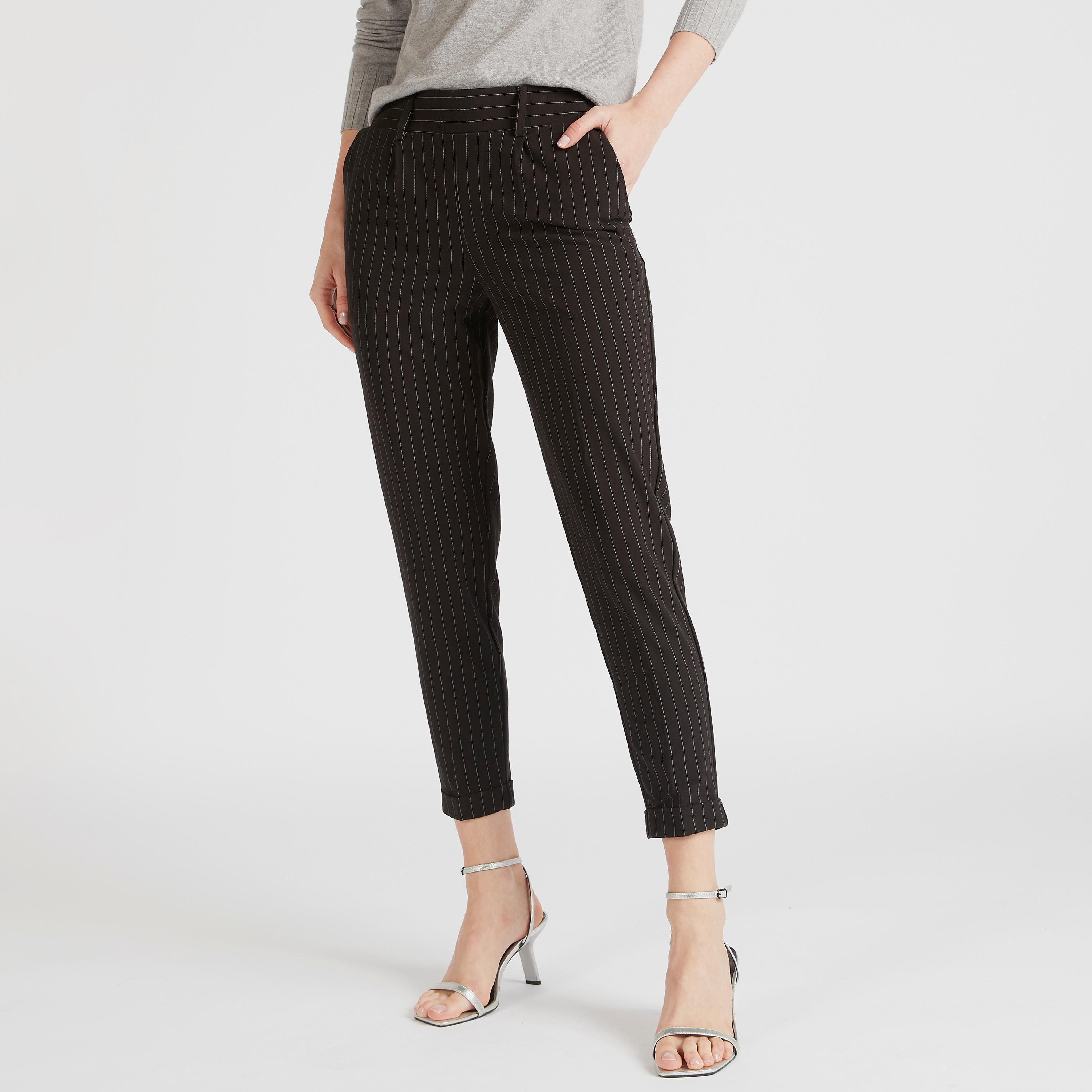 بنطلون مقلم بجيوب وخصر مطاطي-women-clothing-bottoms-trousers-image-1