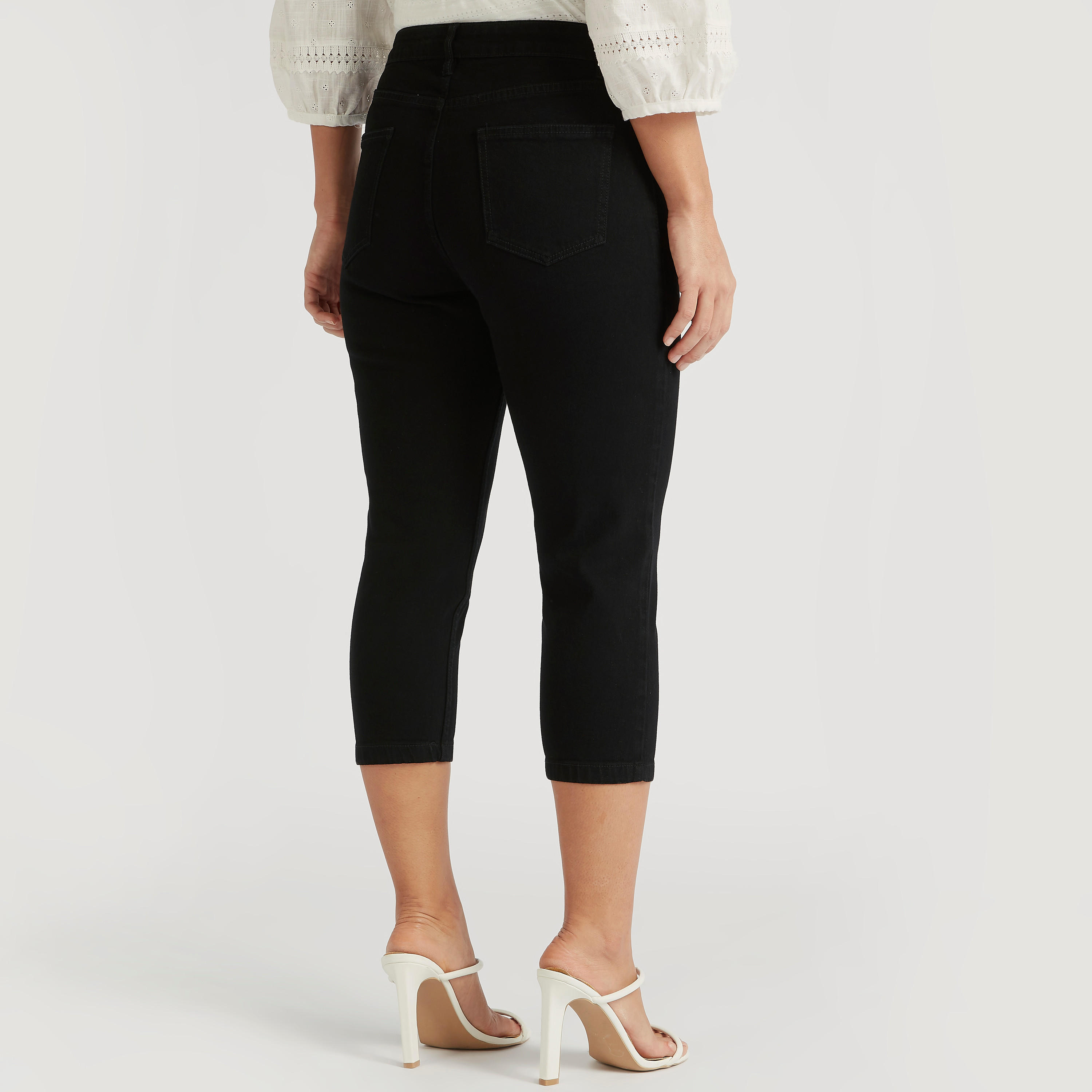 Solid Mid-Rise Capri Jeans with Pockets and Distressed Detail-women-clothing-bottoms-jeans-image-4
