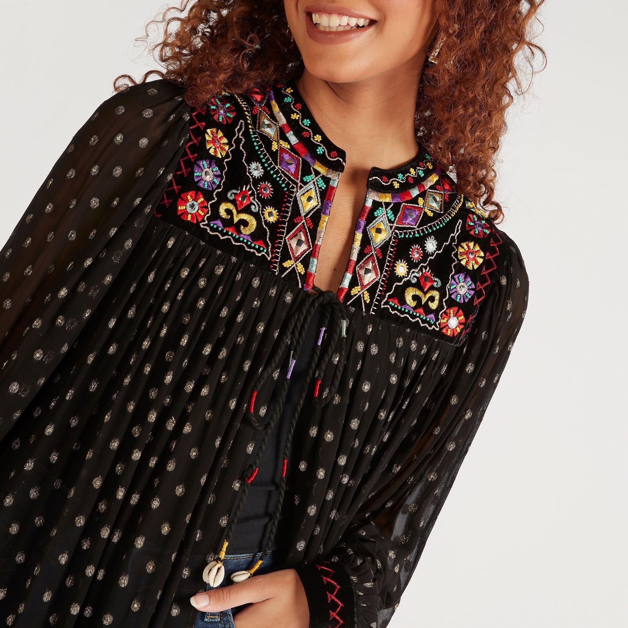 سترة مطرّزة بأكمام طويلة وأربطة-women-winterwear-coatsandjackets-jackets-image-3