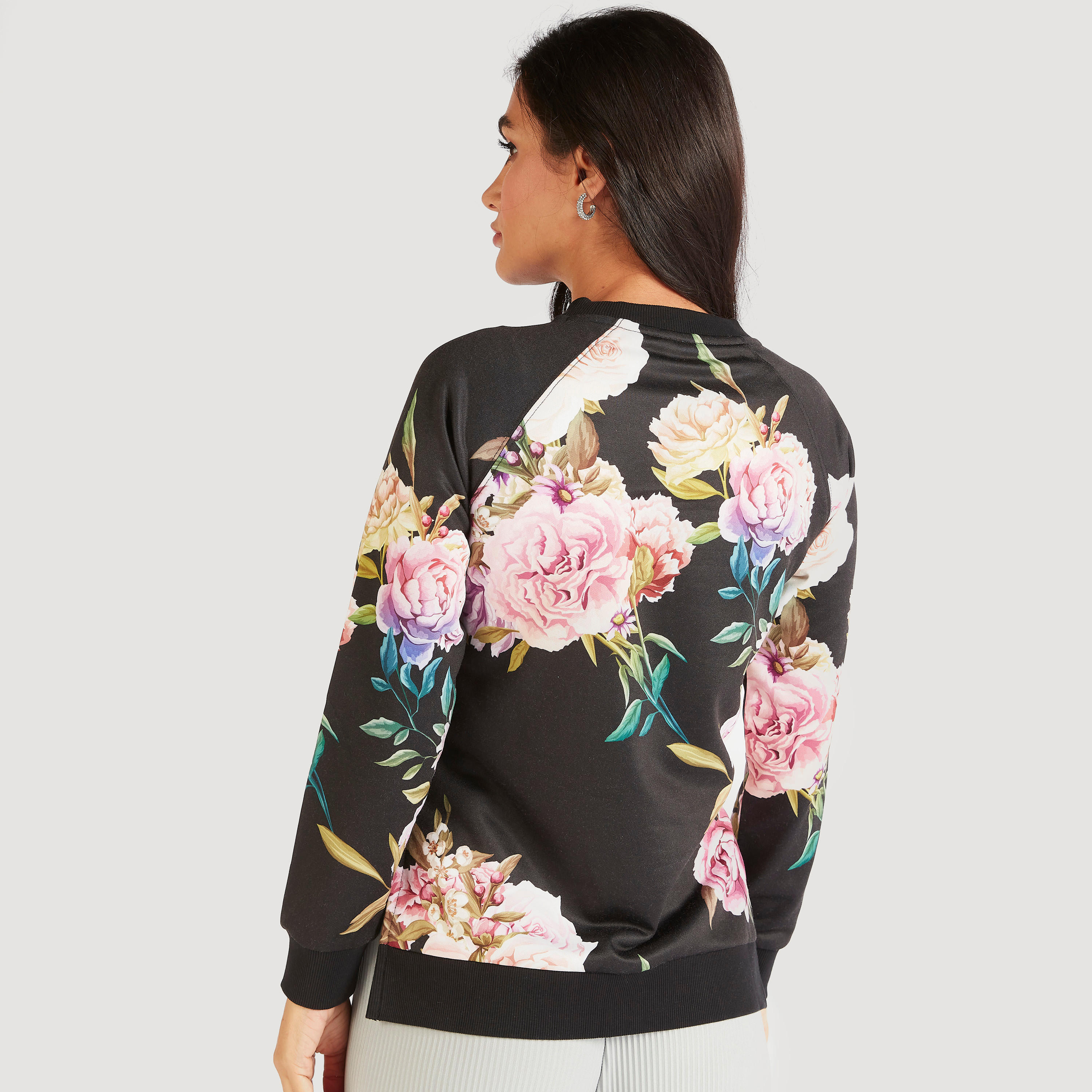 سويت شيرت بياقة مستديرة وطبعات زهور وأكمام طويلة وأطراف متدرجة-women-winterwear-hoodiesandsweatshirts-sweatshirts-image-4