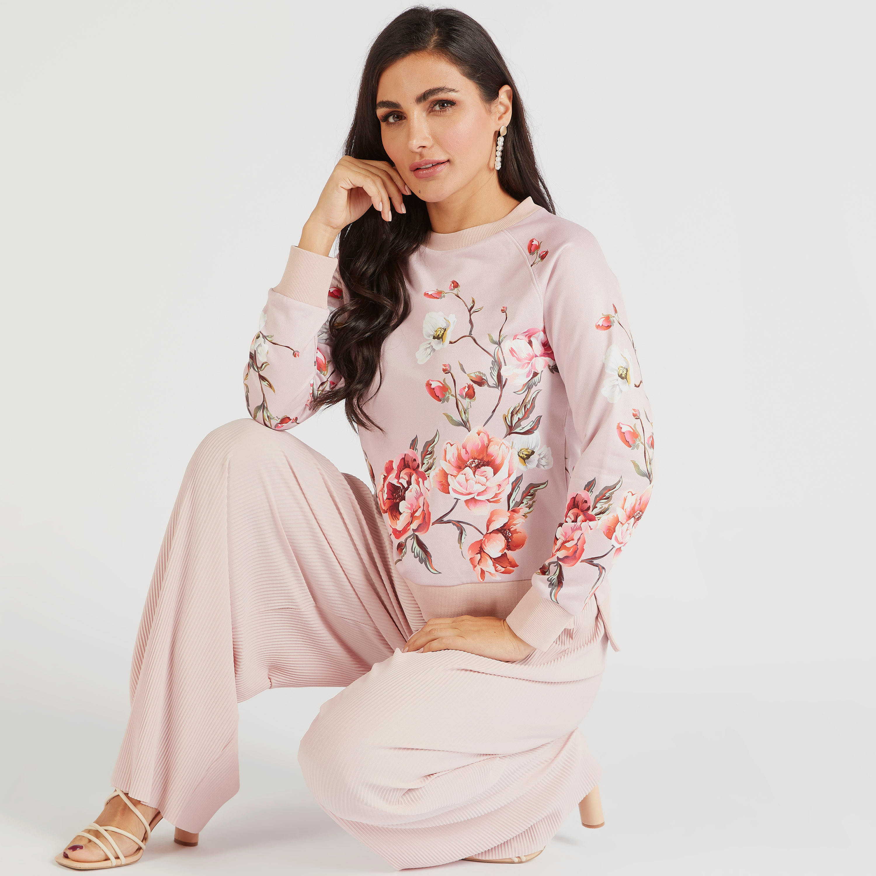 سويت شيرت بياقة مستديرة وطبعات أزهار وأكمام طويلة-women-winterwear-hoodiesandsweatshirts-sweatshirts-image-2