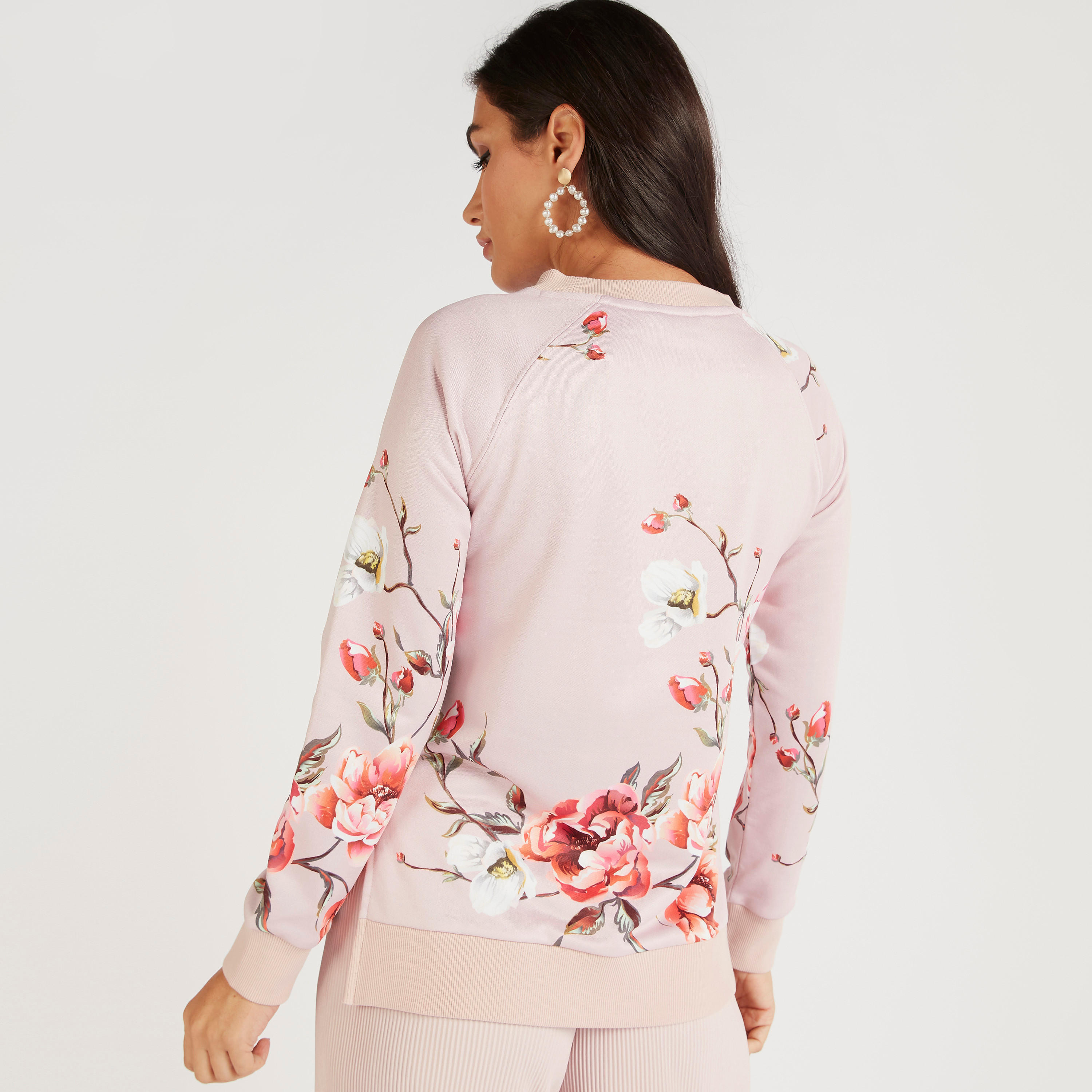 سويت شيرت بياقة مستديرة وطبعات أزهار وأكمام طويلة-women-winterwear-hoodiesandsweatshirts-sweatshirts-image-4