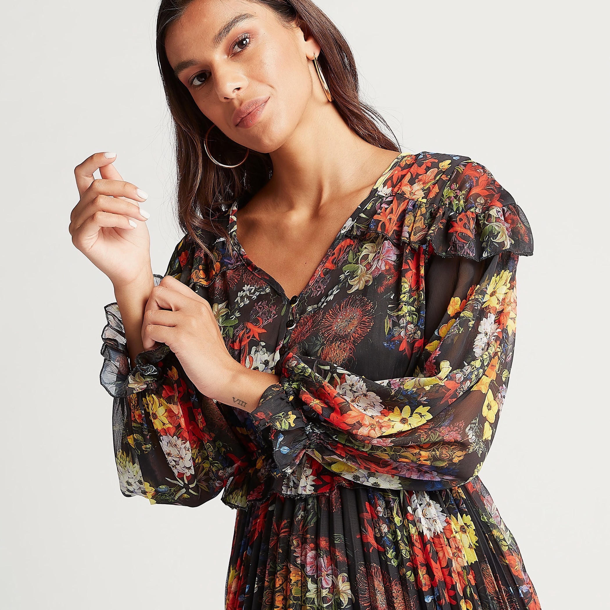 فستان طويل بطبعات أزهار وياقة V وأكمام طويلة-women-clothing-dresses-image-3