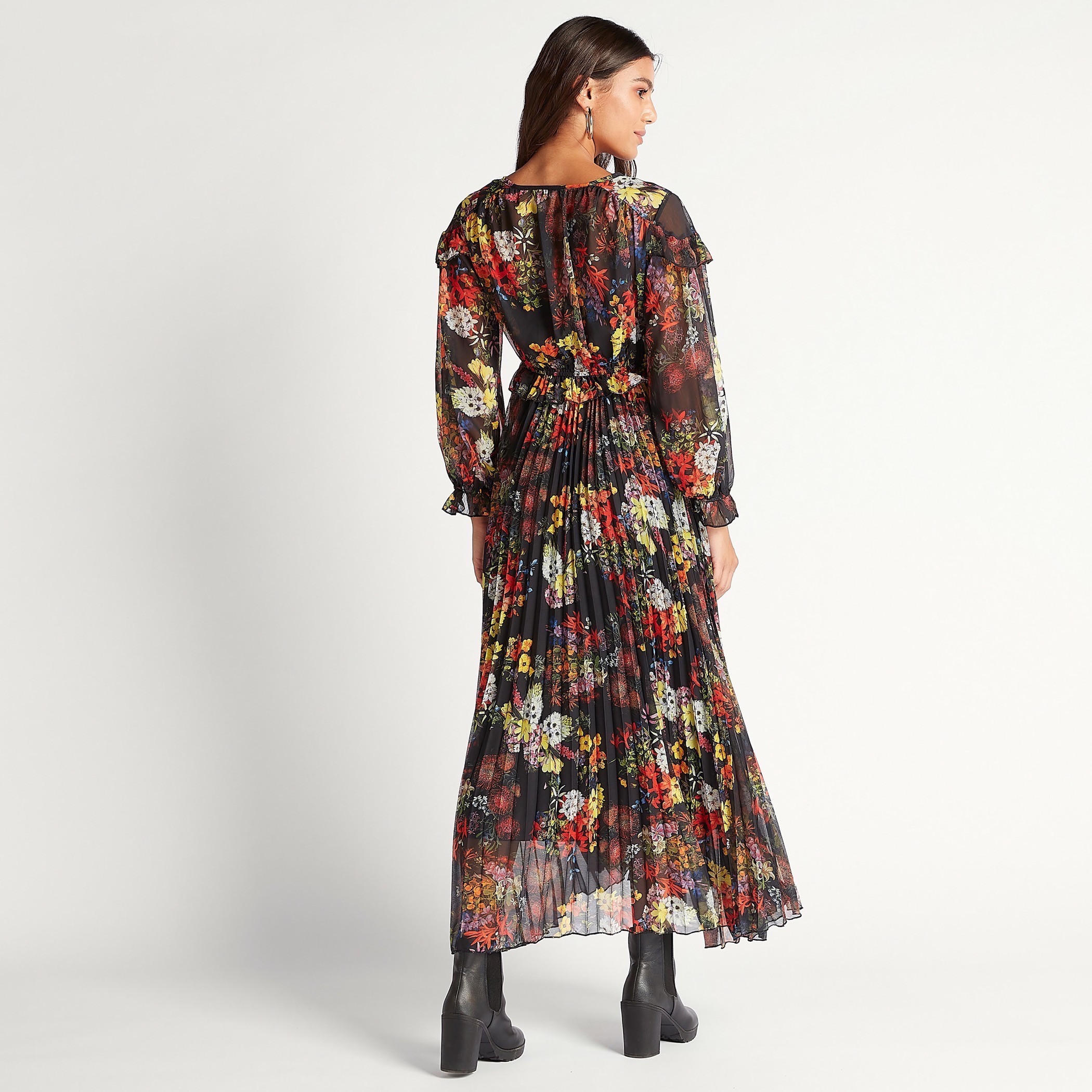 فستان طويل بطبعات أزهار وياقة V وأكمام طويلة-women-clothing-dresses-image-4