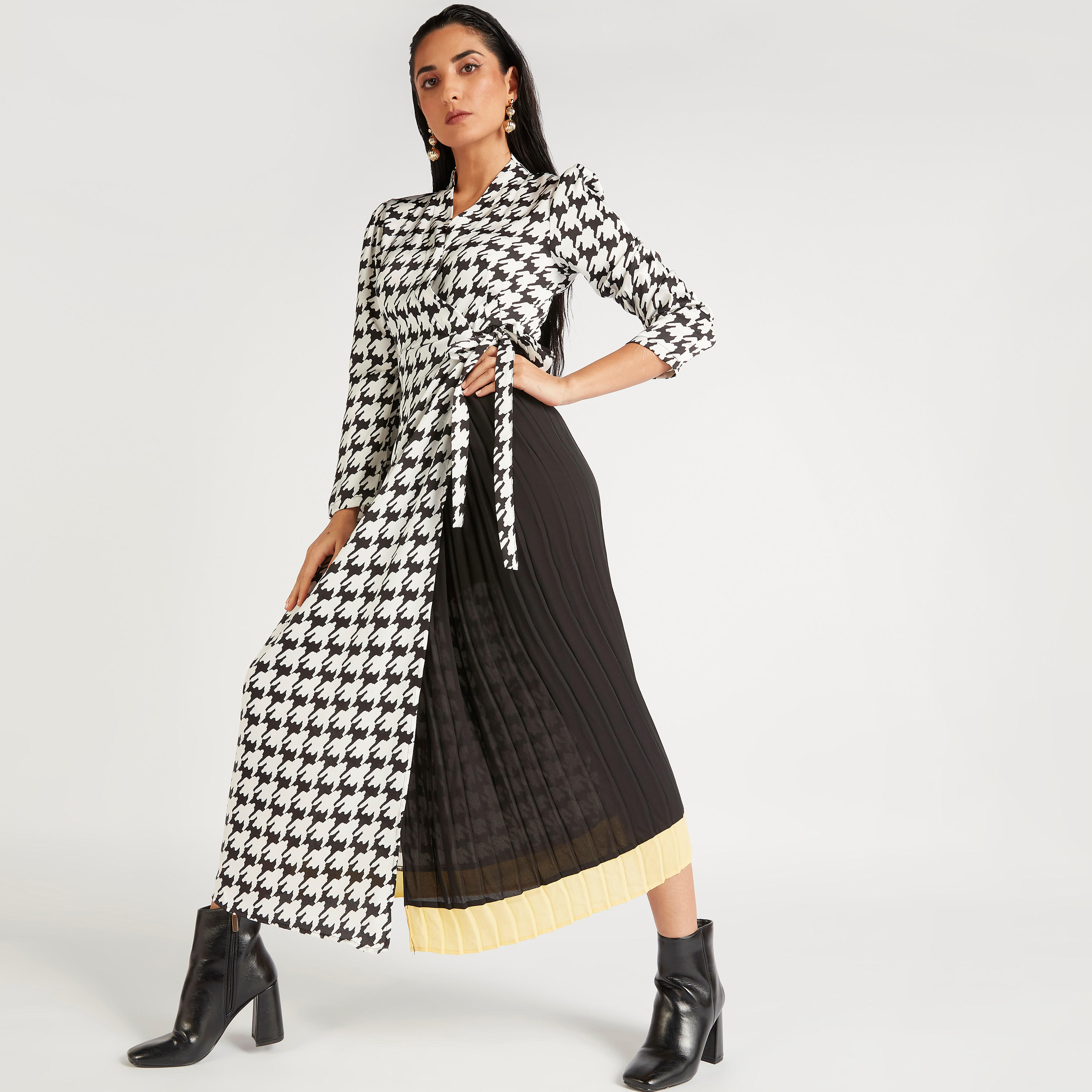 فستان طويل كاروهات أبيض وأسود ملفوف بأكمام طويلة-women-clothing-dresses-image-1
