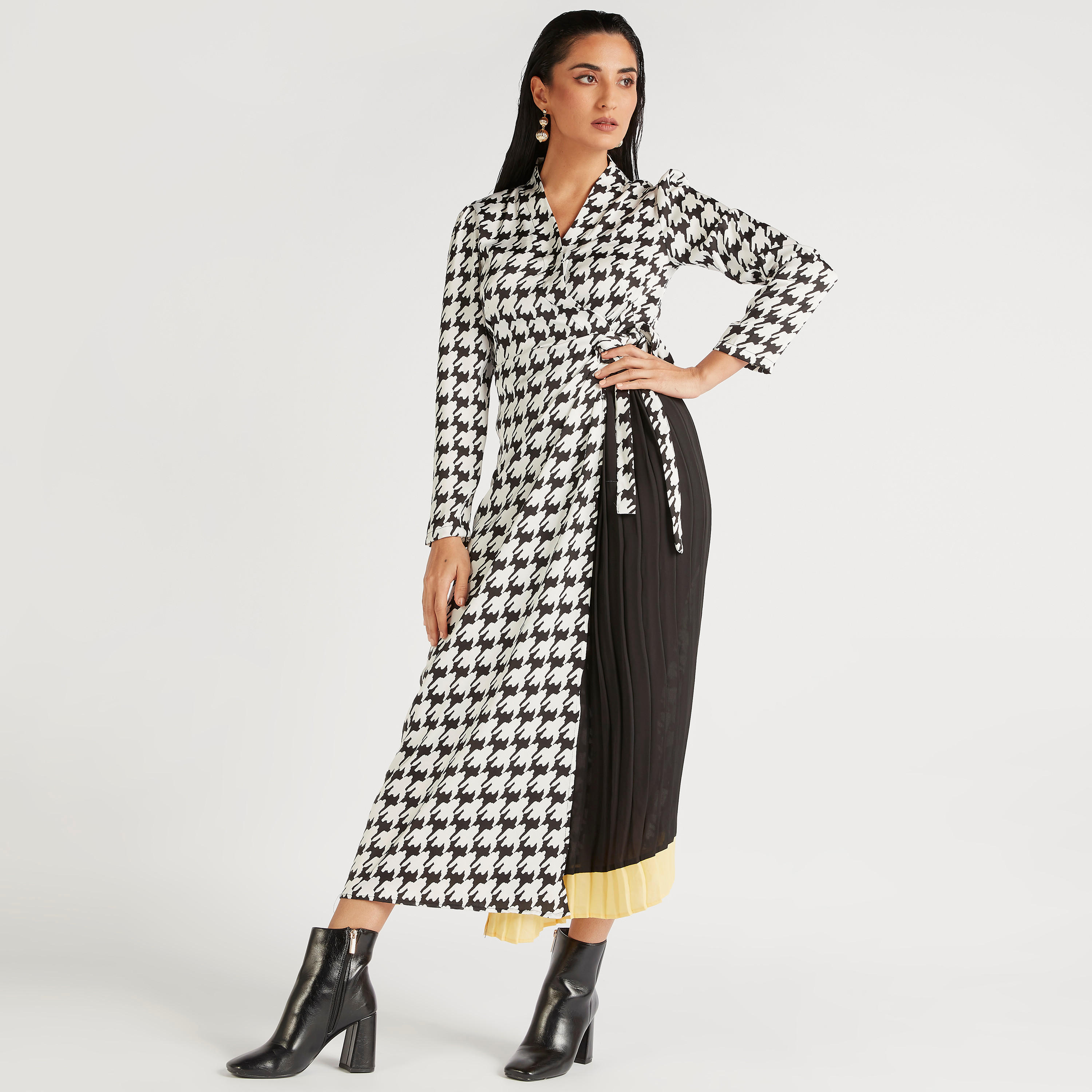 فستان طويل كاروهات أبيض وأسود ملفوف بأكمام طويلة-women-clothing-dresses-image-2