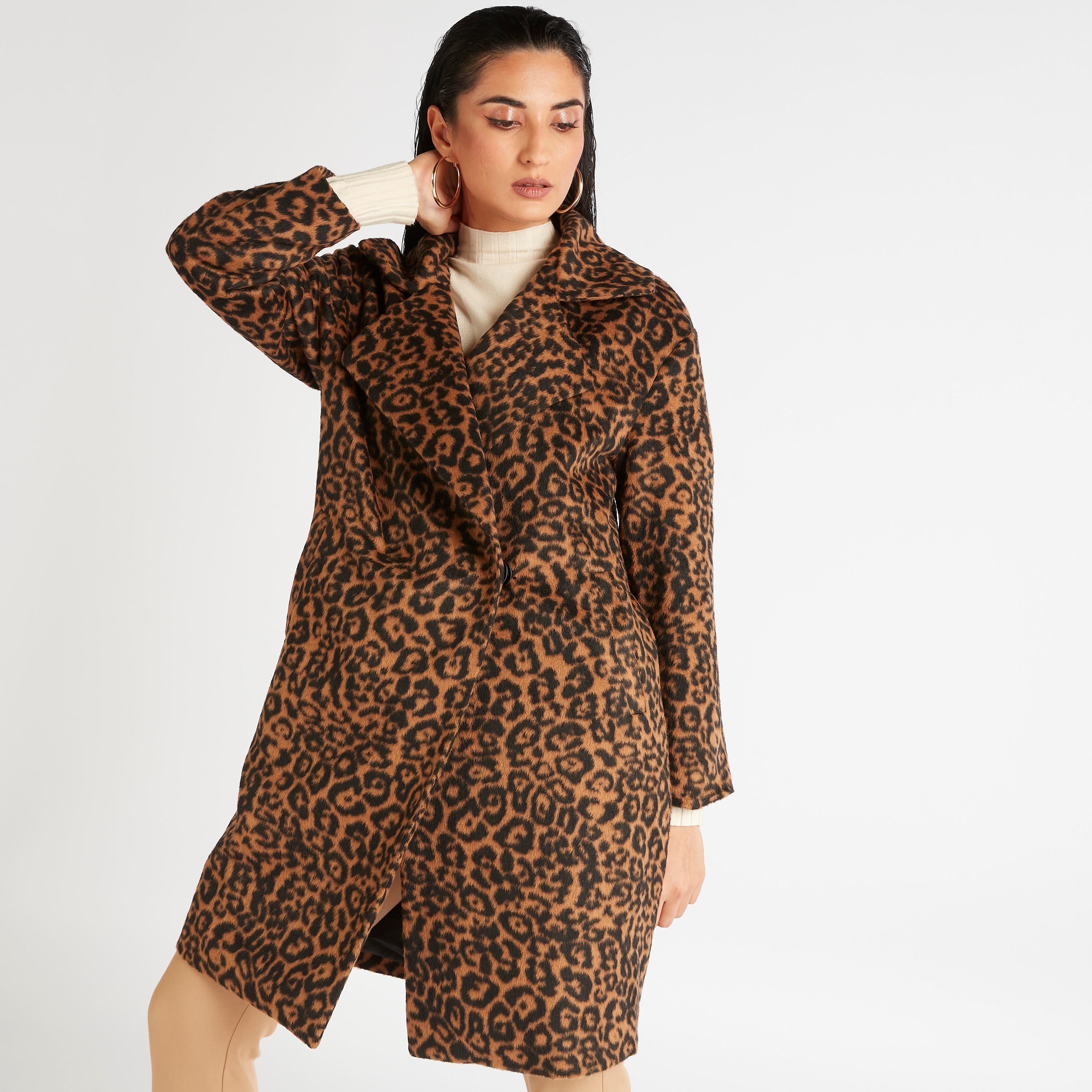 جاكيت بطبعات حيوانات وياقة عادية وأكمام طويلة-women-winterwear-coatsandjackets-jackets-image-1