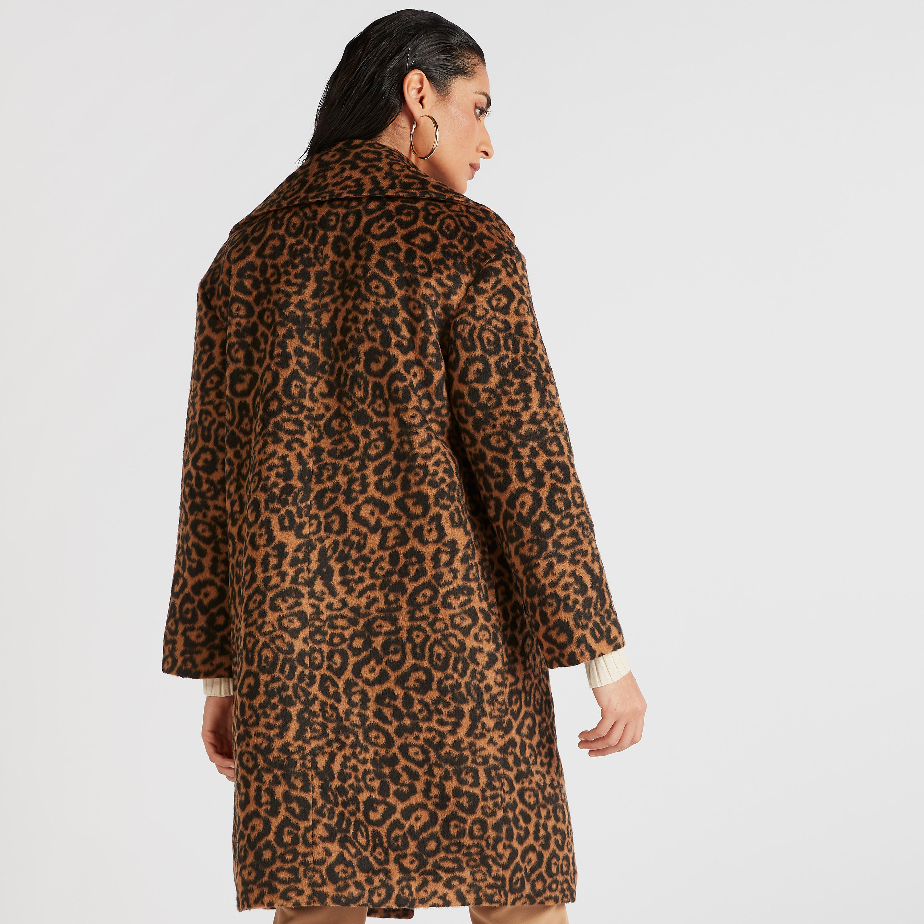 جاكيت بطبعات حيوانات وياقة عادية وأكمام طويلة-women-winterwear-coatsandjackets-jackets-image-4
