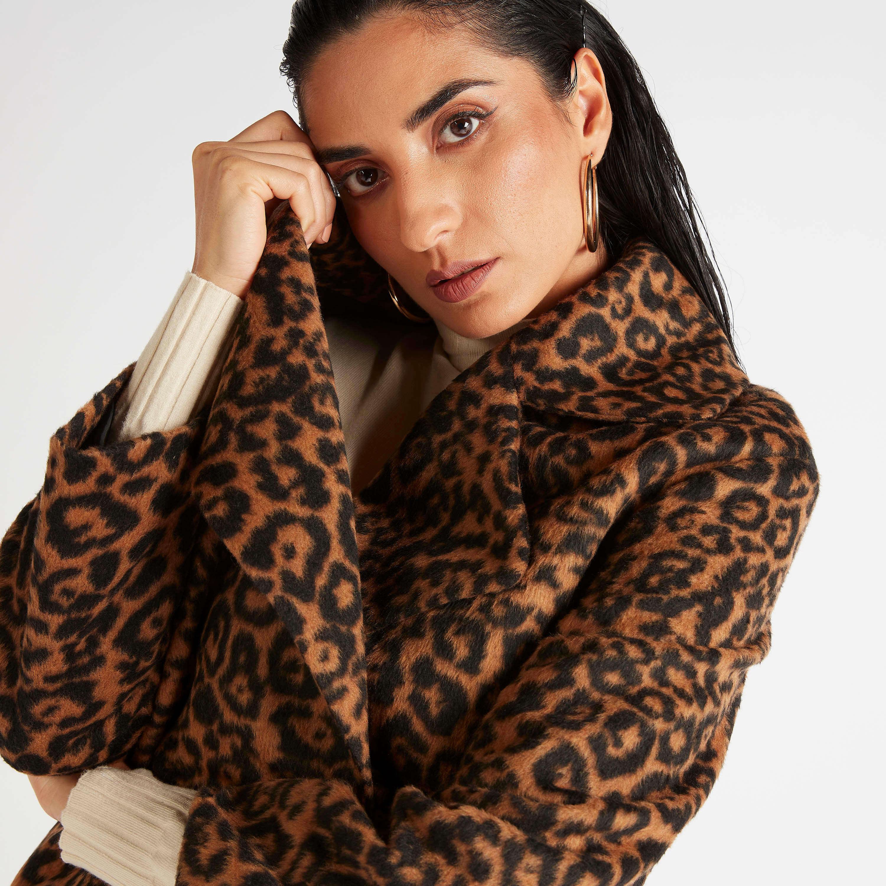 جاكيت بطبعات حيوانات وياقة عادية وأكمام طويلة-women-winterwear-coatsandjackets-jackets-image-5