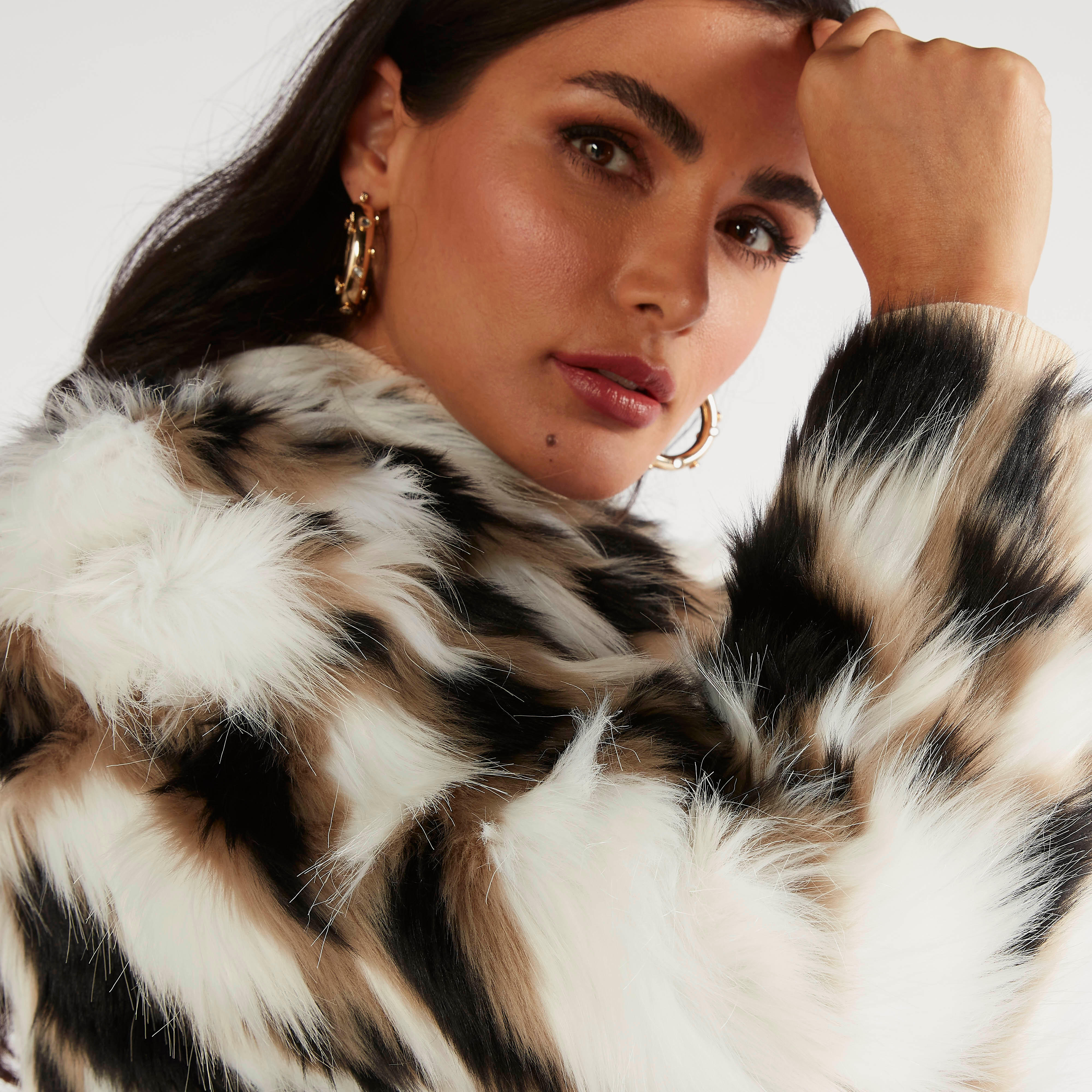 جاكيت فرو صناعي بأكمام طويلة وطبعات حيوانات-women-winterwear-coatsandjackets-jackets-image-3