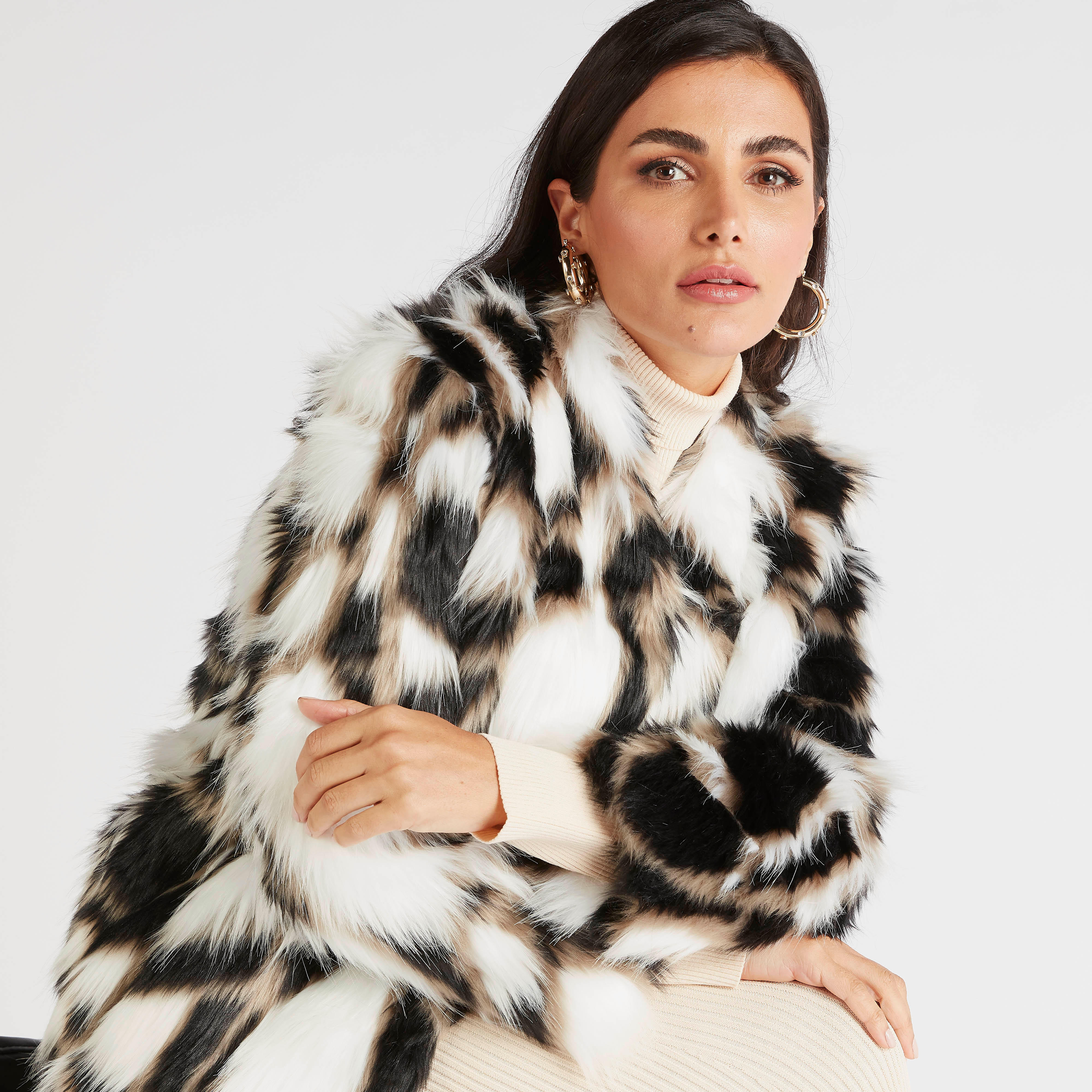 جاكيت فرو صناعي بأكمام طويلة وطبعات حيوانات-women-winterwear-coatsandjackets-jackets-image-8