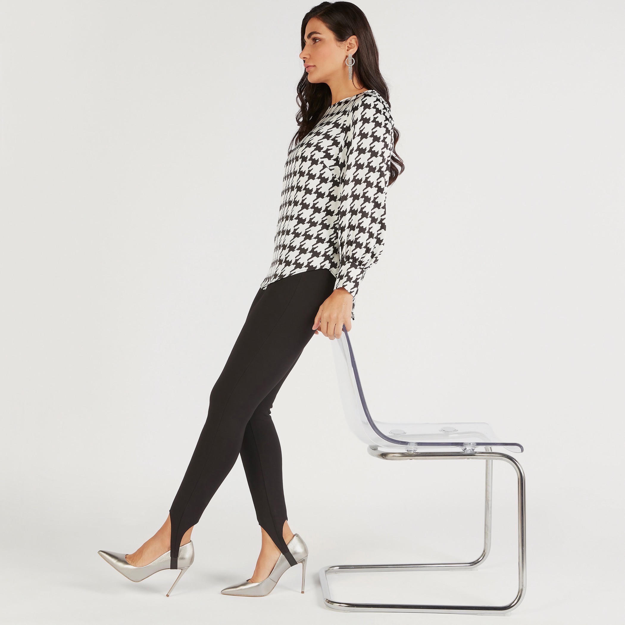 بنطلون ليقنز سادة بخصر مطّاطي مرتفع-women-clothing-bottoms-leggings-image-4