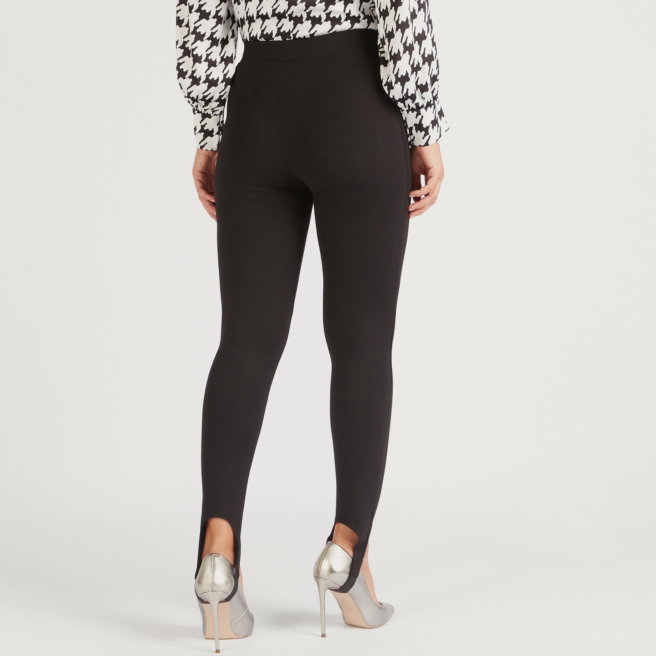 بنطلون ليقنز سادة بخصر مطّاطي مرتفع-women-clothing-bottoms-leggings-image-2
