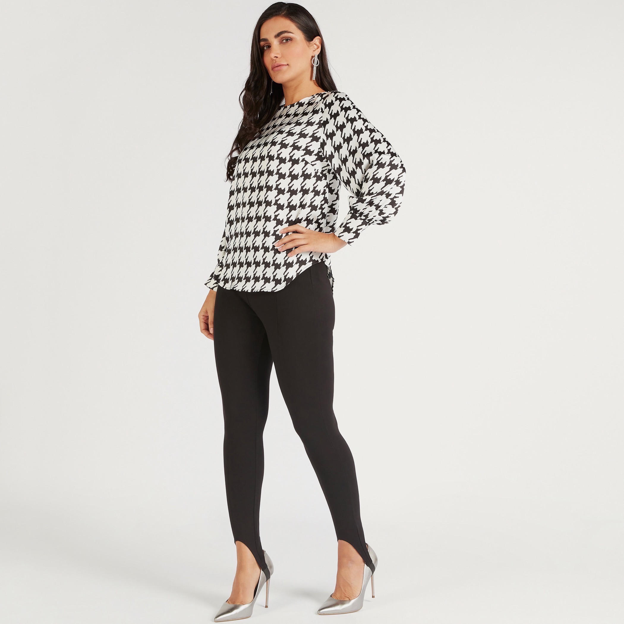 بنطلون ليقنز سادة بخصر مطّاطي مرتفع-women-clothing-bottoms-leggings-image-1