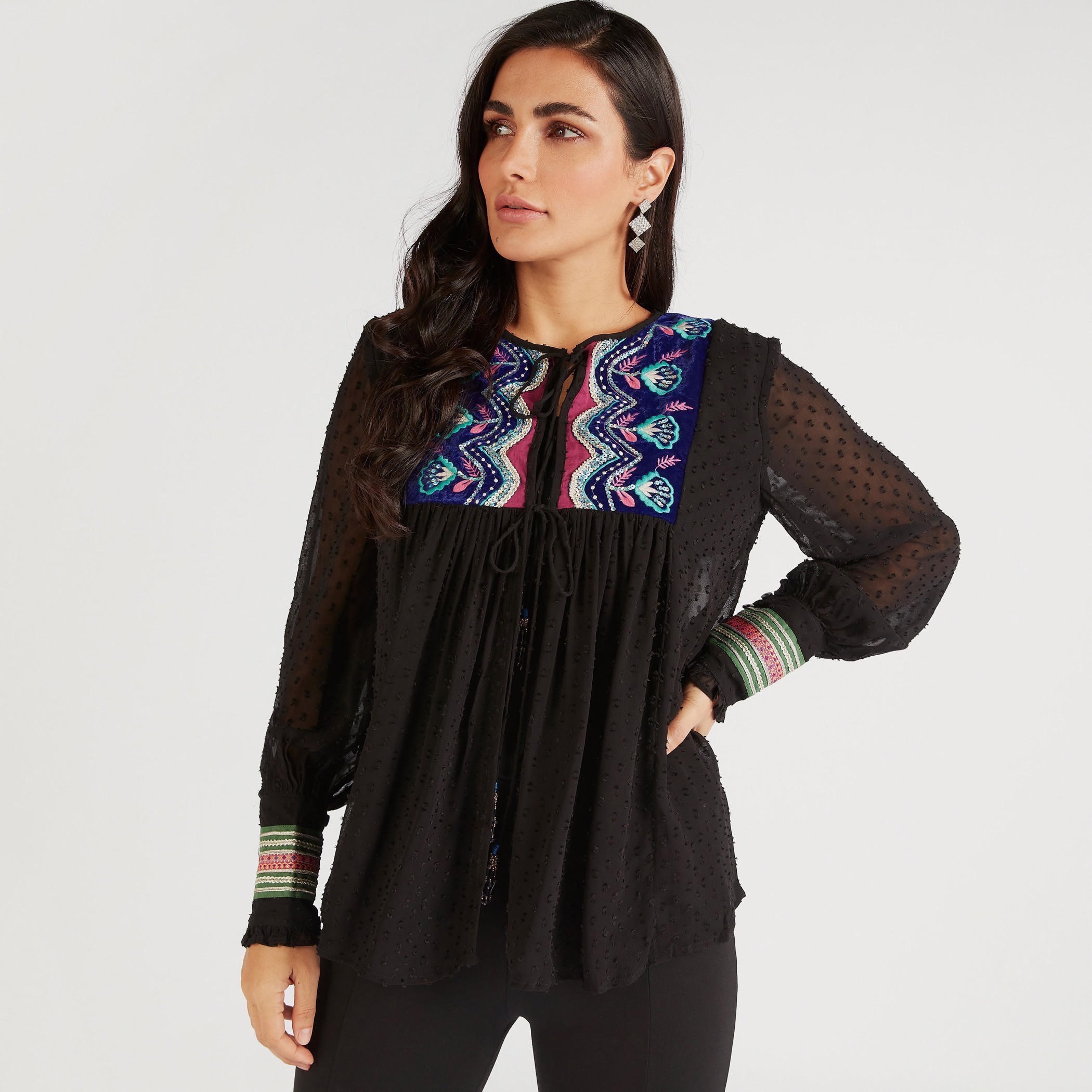 بلوزة مطرّزة بياقة بأربطة وأكمام طويلة-women-clothing-shirtsandblouses-blouses-image-1