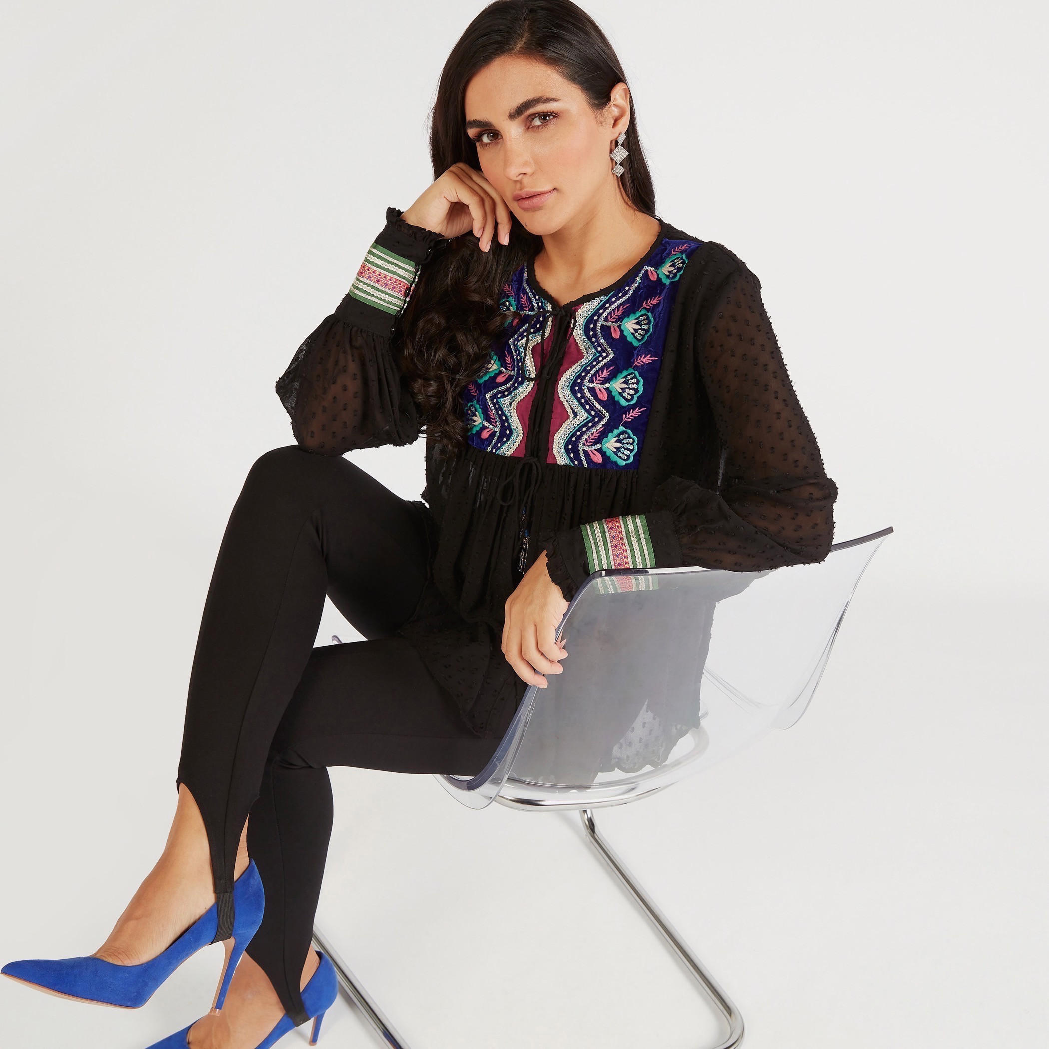 بلوزة مطرّزة بياقة بأربطة وأكمام طويلة-women-clothing-shirtsandblouses-blouses-image-2