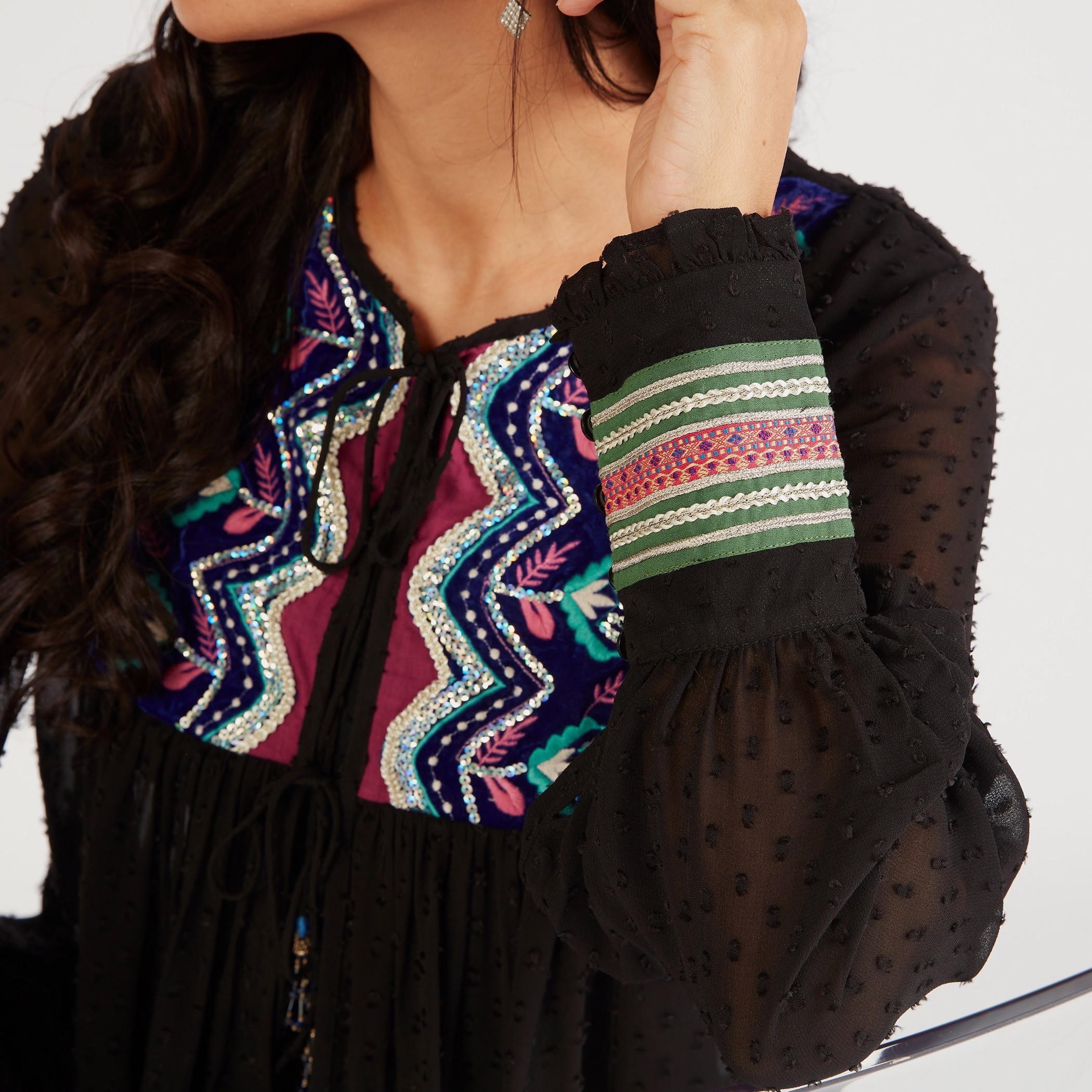 بلوزة مطرّزة بياقة بأربطة وأكمام طويلة-women-clothing-shirtsandblouses-blouses-image-3