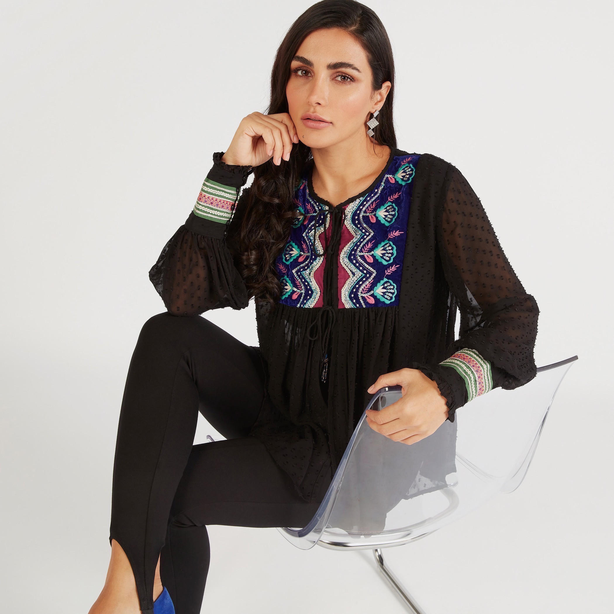 بلوزة مطرّزة بياقة بأربطة وأكمام طويلة-women-clothing-shirtsandblouses-blouses-image-5