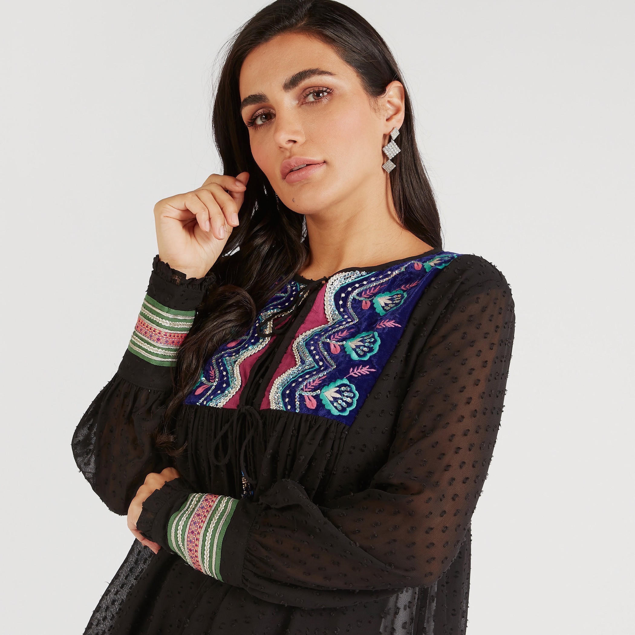 بلوزة مطرّزة بياقة بأربطة وأكمام طويلة-women-clothing-shirtsandblouses-blouses-image-7