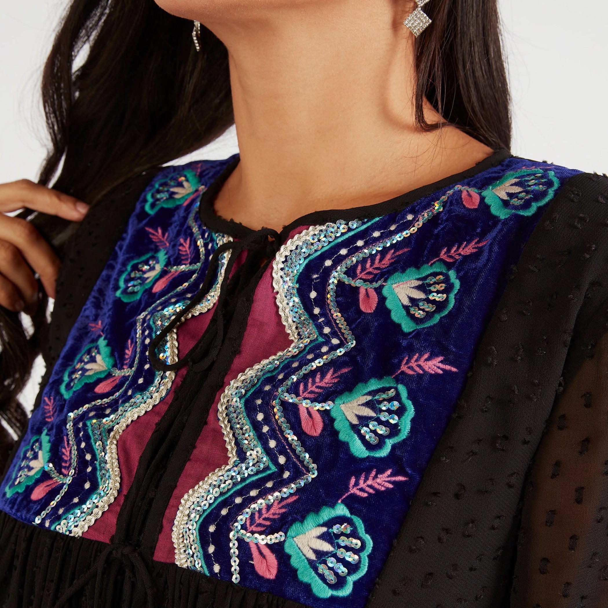 بلوزة مطرّزة بياقة بأربطة وأكمام طويلة-women-clothing-shirtsandblouses-blouses-image-8