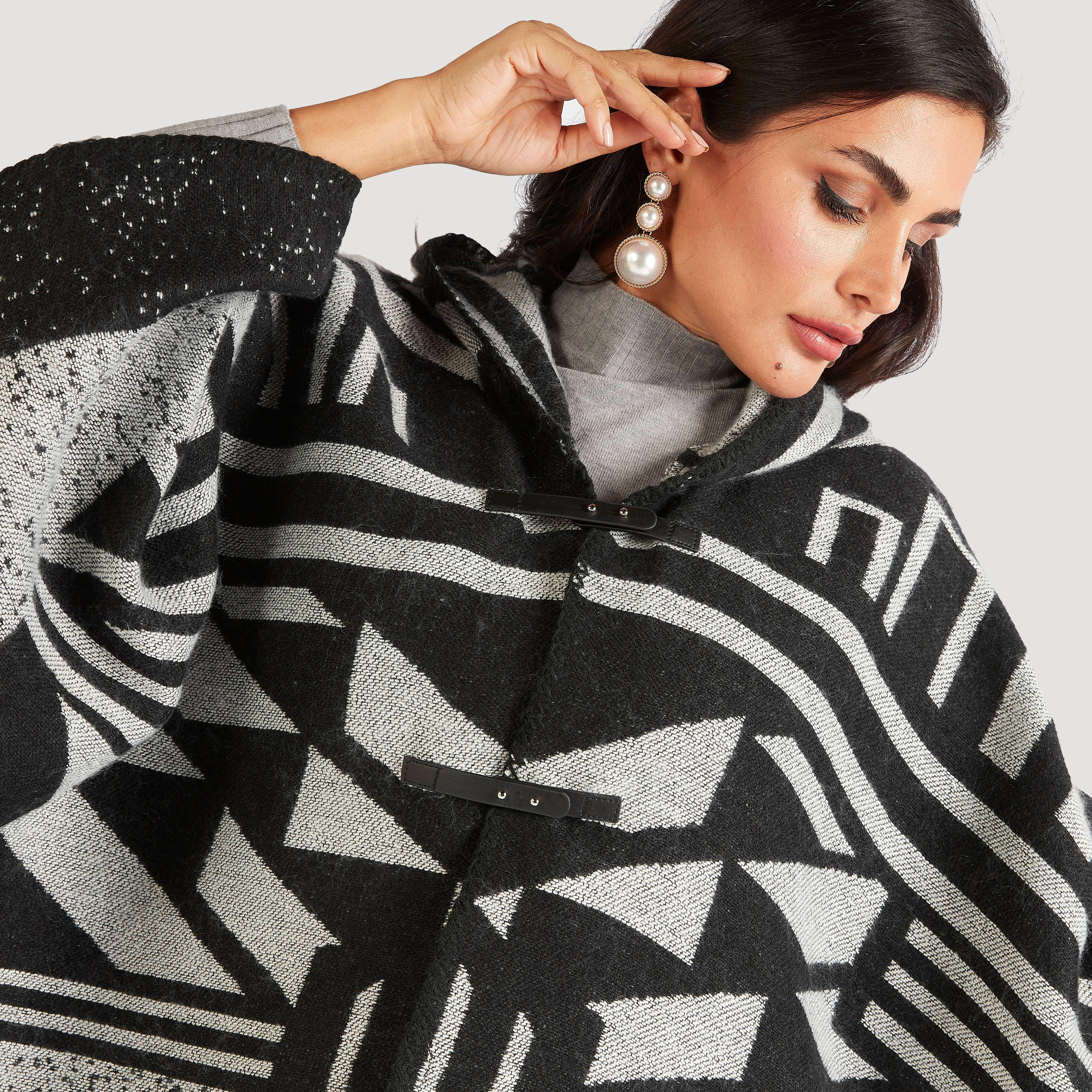 كاب بونشو بارز الملمس بزر إغلاق كباس-women-winterwear-cardigansandjumpers-cardigans-image-4