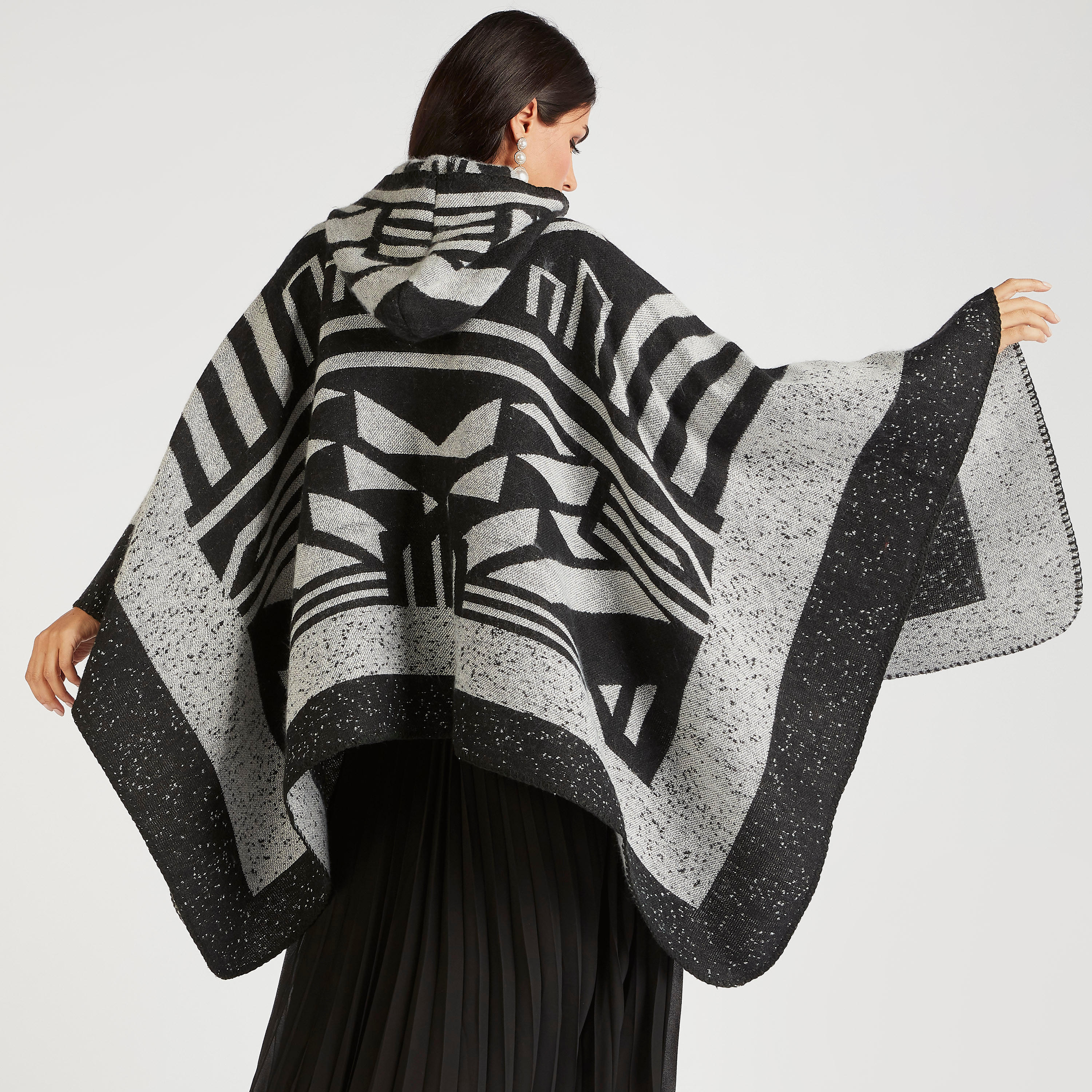 كاب بونشو بارز الملمس بزر إغلاق كباس-women-winterwear-cardigansandjumpers-cardigans-image-3